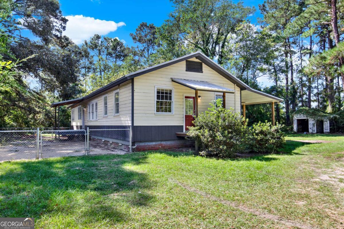 Bring your vision and roll up your sleeves! This 3 bed, 2 bath fixer-upper is bursting with character and just waiting to shine again! Nestled on 3.12 acres of peaceful countryside, youll fall in love with the yard! Spacious, private, and full of natural beauty. Theres plenty of room for gardens, outdoor entertaining, or simply soaking in the quiet country setting. The property also features a classic barn, ideal for animals, hobbies, or storage. Inside, the home offers charm and warmth with unique details that are hard to find in today's builds. With a little vision, it can truly shine as your dream country escape.