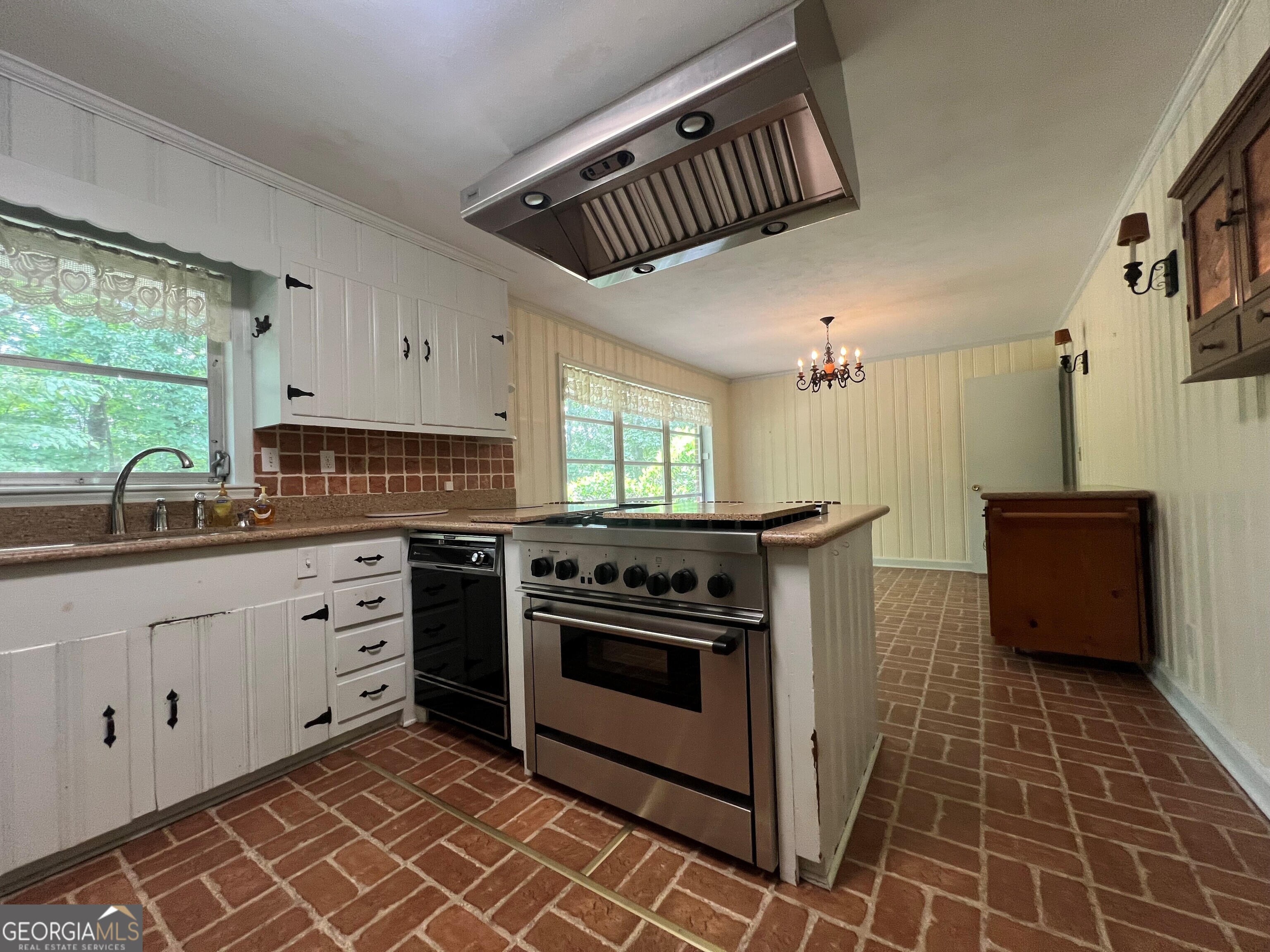 16 Summit Drive SE