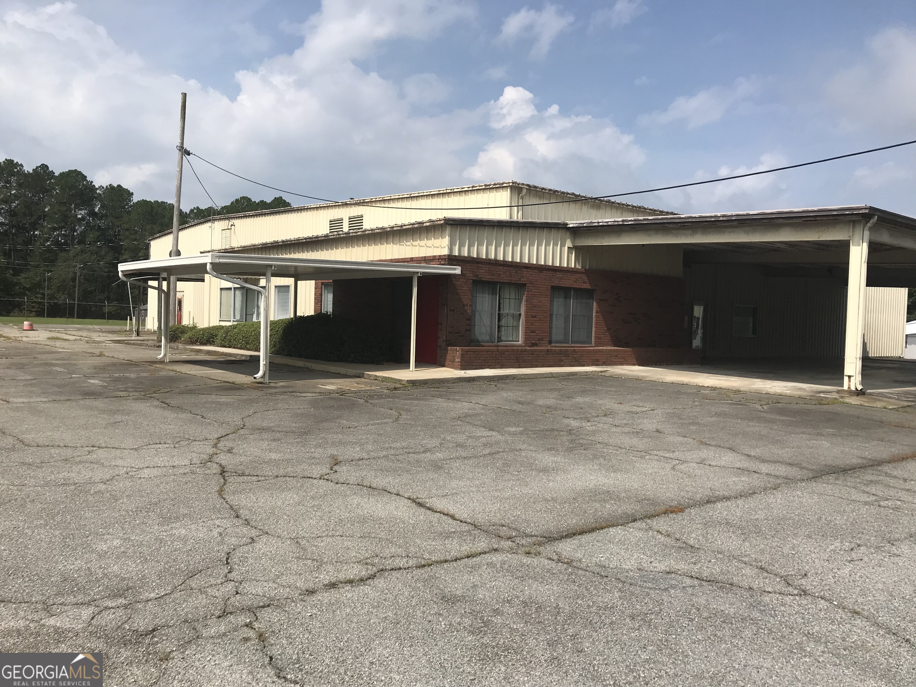 Welcome to an exceptional opportunity at 1141 Cochran Highway, Eastman, GA. This expansive 11,500 sq ft building is nestled on a generous 3.91 acres, providing ample space for a variety of uses. With over 40 offices, this versatile property is ideal for businesses, schools, builder's supplies, apartments, automotive repair, car dealerships, churches, and more. The property is secured with a chain link fence, ensuring peace of mind, while a convenient drive thru shelter adds to its functionality. Whether you're looking to establish a thriving business or develop a new community space, this location offers endless potential. Don't miss out on this unique opportunity to invest in a prime piece of real estate!