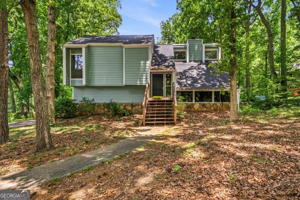 Photo of 1951 Kinridge Road, Marietta, GA 30062 (MLS # 10797186)