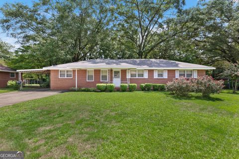 A home in Fort Valley