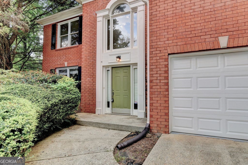 Photo of 873 Red Rock Court, suwanee, GA 30024 (MLS # 10840036)