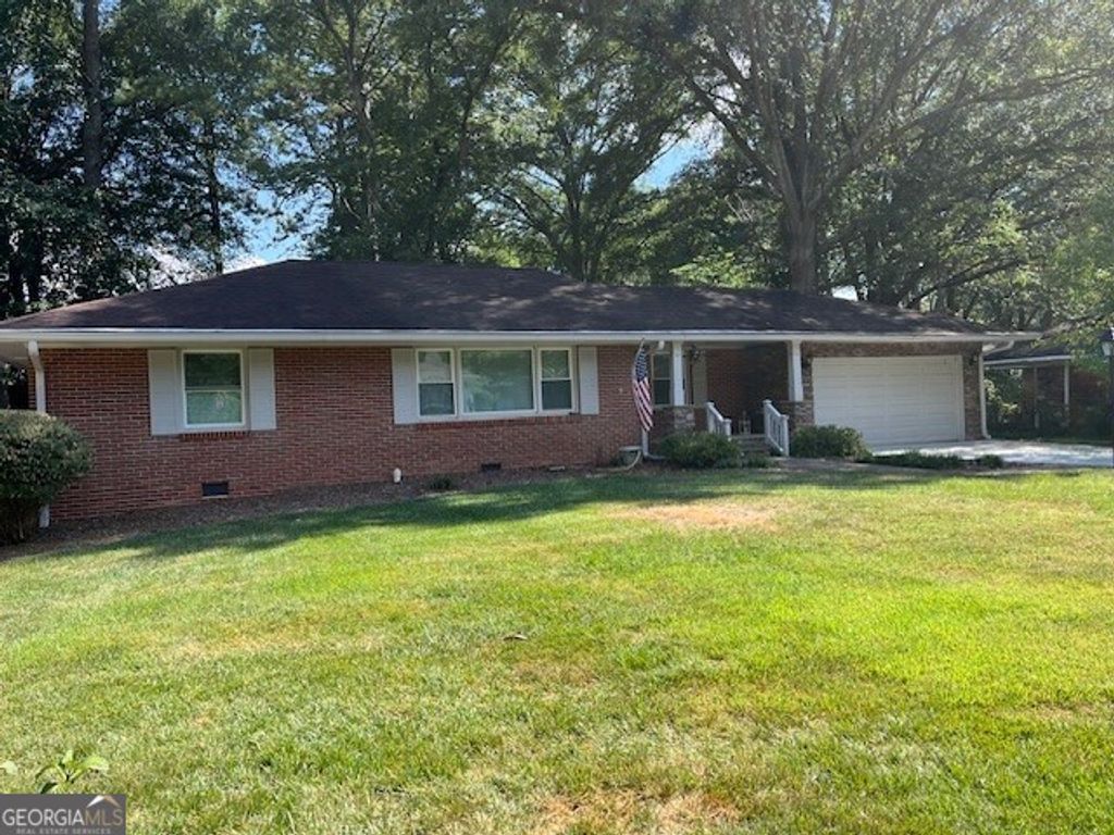 Photo of 2358 SE Clearwater Drive SE, Marietta, GA 30067 (MLS # 10672072)