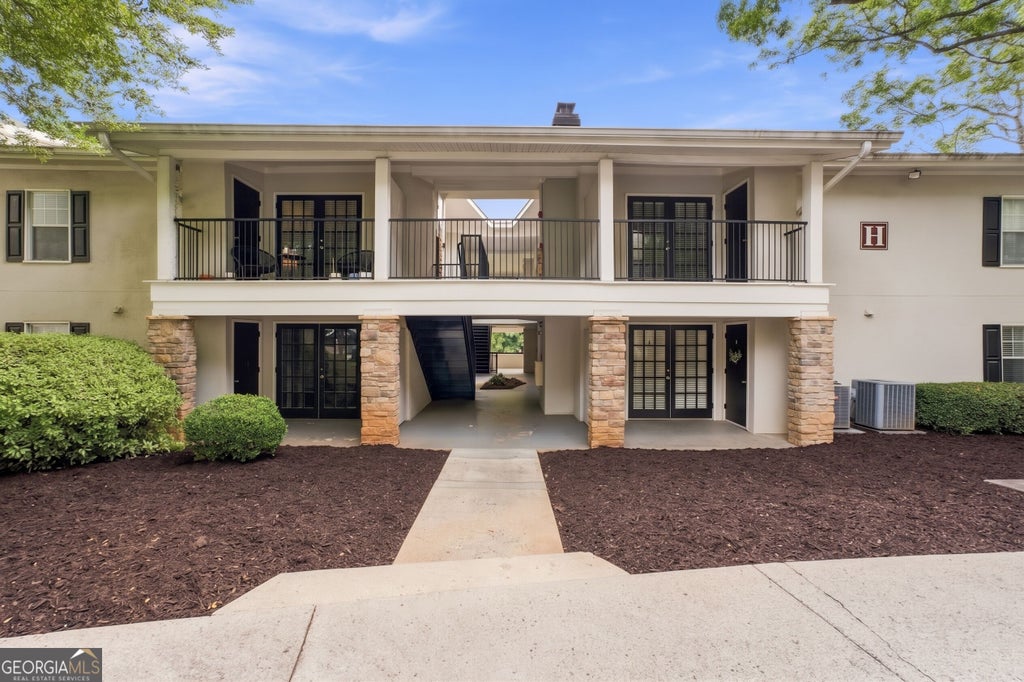 Photo of 1150 Collier Road NW #H10, Atlanta, GA 30318 (MLS # 10871463)