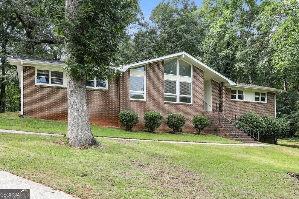 Photo of 970 Kathryn Court, Austell, GA 30168 (MLS # 10804733)