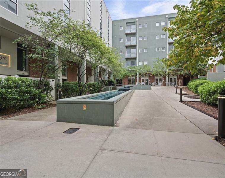 620 Glen Iris DR NE 325