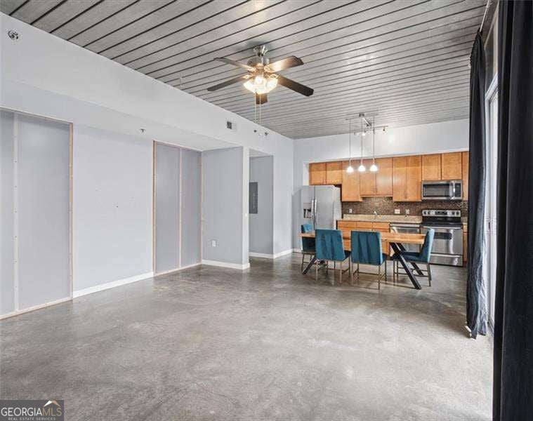 620 Glen Iris DR NE 325