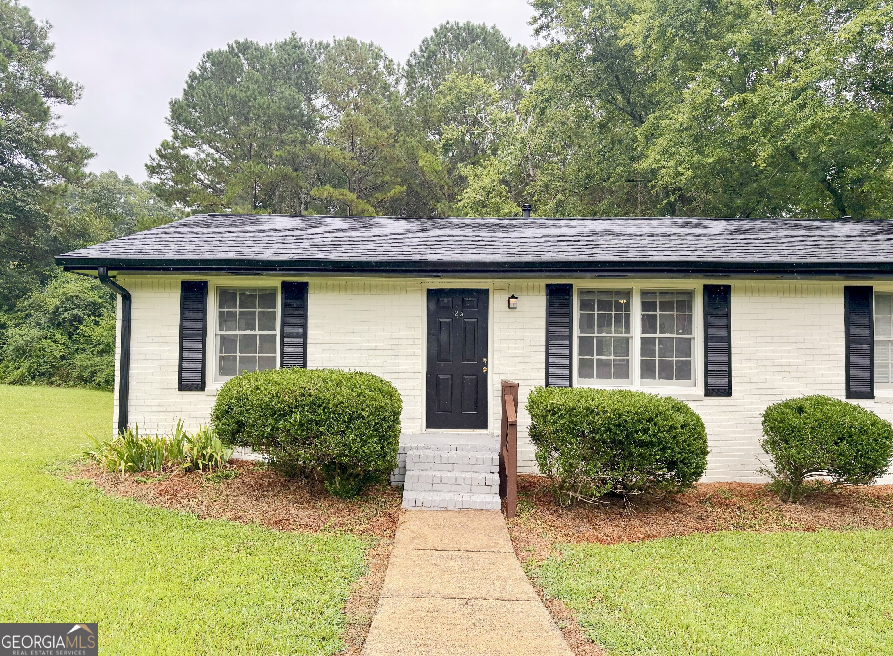 2-bedroom, 1-bath duplex located in the charming community of Pine Valley. Each unit features an open-concept living area. The bedrooms are spacious and include ample closet space for your convenience. Please note there is an additional $60 monthly fee for water, trash, and pest control services. Power: Carroll EMC