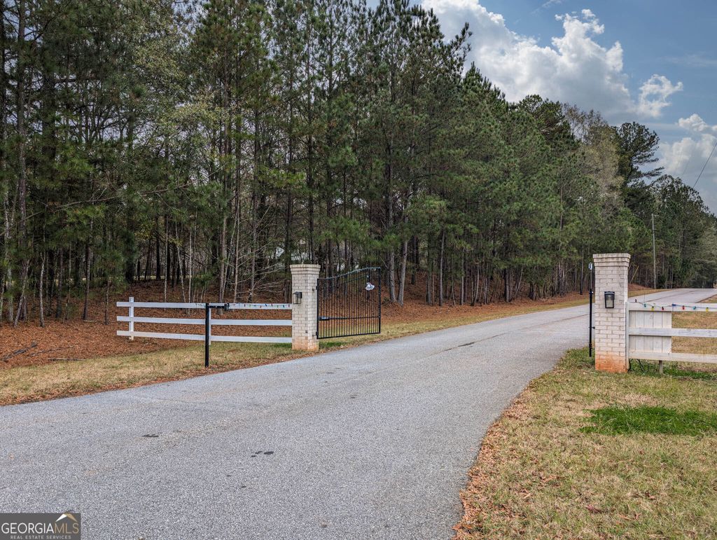 Photo of 216 Saddle Creek Drive, Monroe, GA 30656 (MLS # 10654920)