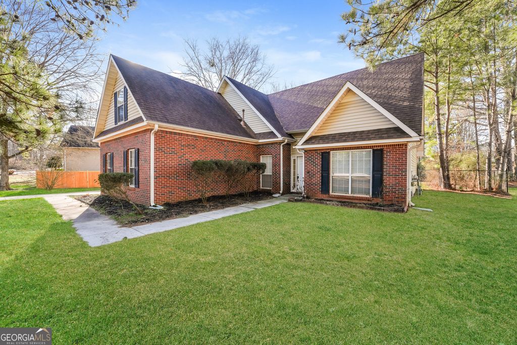 Photo of 124 Wayne J Stokes Boulevard, Stockbridge, GA 30281 (MLS # 10680806)