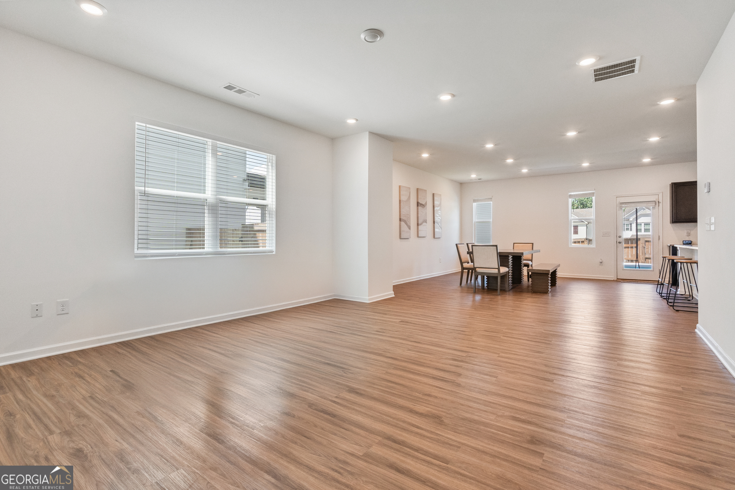 4887 HILLSTONE DRIVE