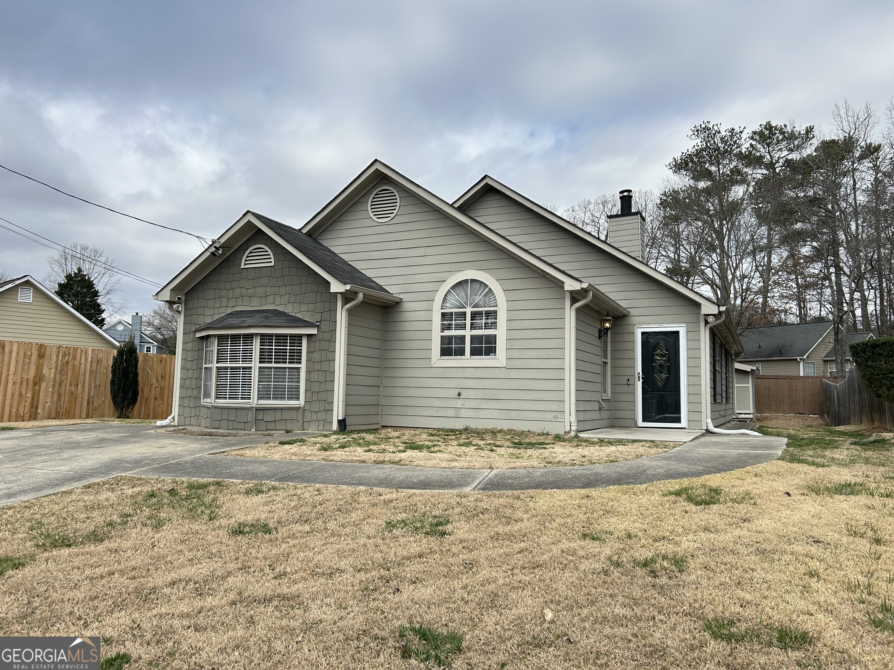 Nice Marietta home in the Clare Cottage community. This home features an open family room and kitchen floorplan, with lots of cabinets and a fireplace. There are 3 bedrooms and 2 baths. The backyard patio is upscale, with a fireplace and grill built in.