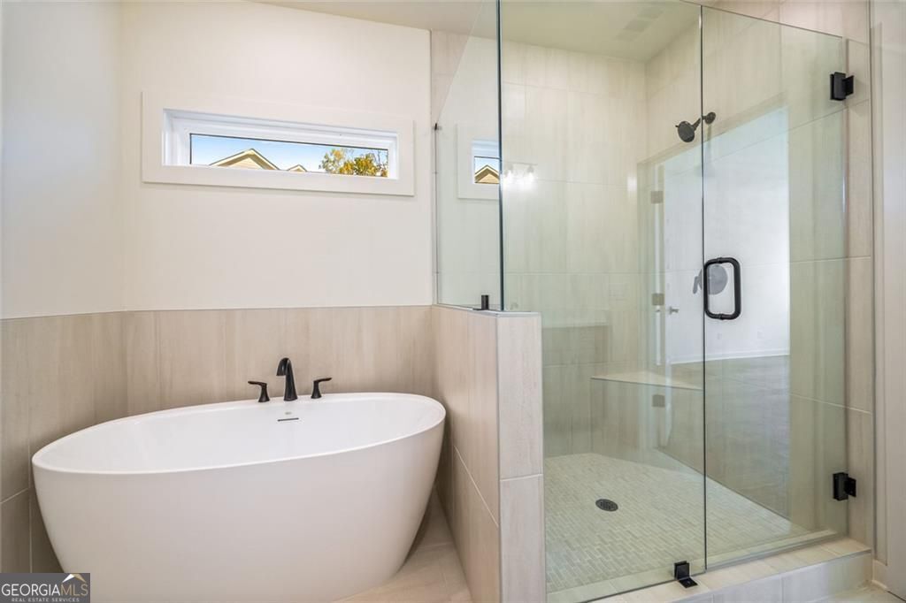 Gainesville, Georgia 30506, United States, 5 Bedrooms Bedrooms, ,5 BathroomsBathrooms,Residential,Active,222247