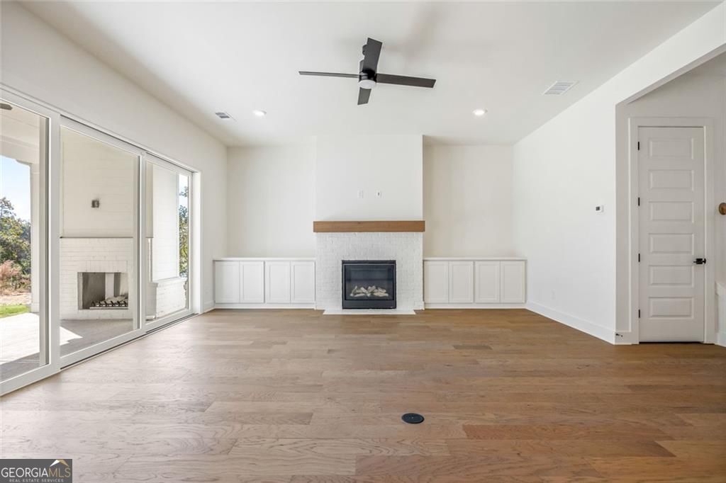 Gainesville, Georgia 30506, United States, 5 Bedrooms Bedrooms, ,5 BathroomsBathrooms,Residential,Active,222247