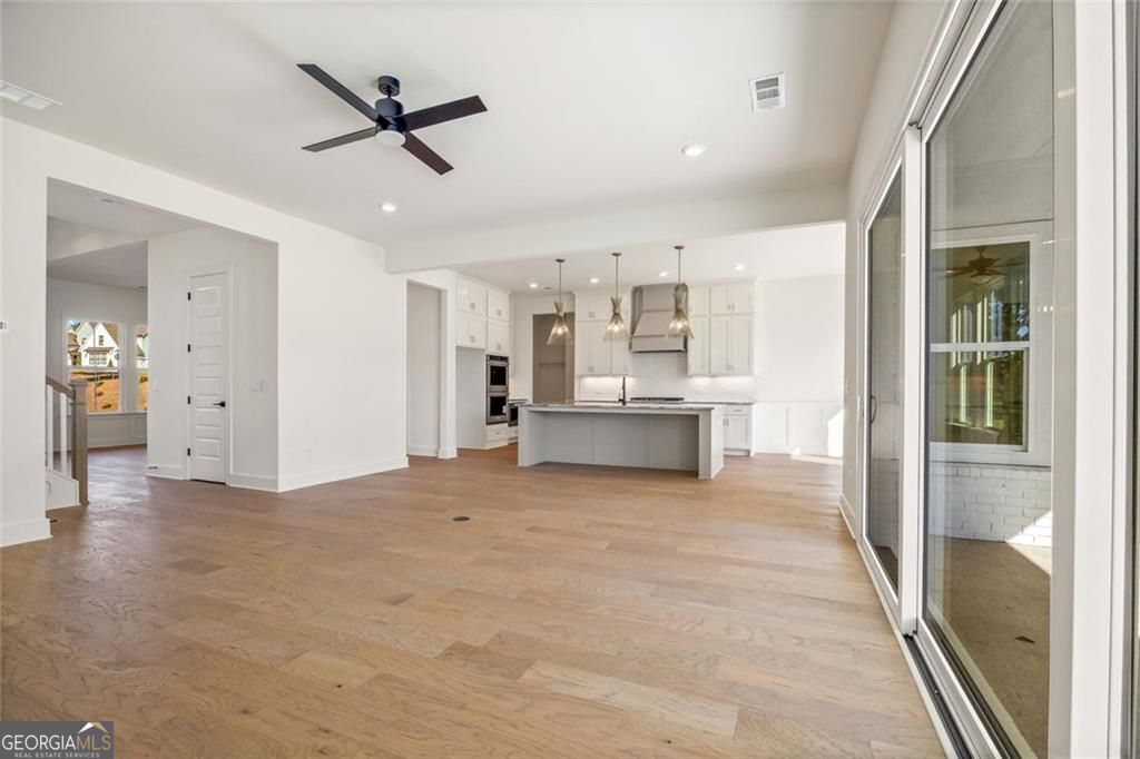 Gainesville, Georgia 30506, United States, 5 Bedrooms Bedrooms, ,5 BathroomsBathrooms,Residential,Active,222247