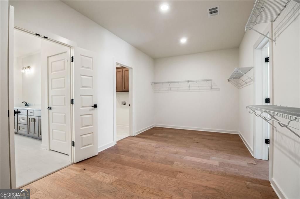 Gainesville, Georgia 30506, United States, 5 Bedrooms Bedrooms, ,5 BathroomsBathrooms,Residential,Active,222247