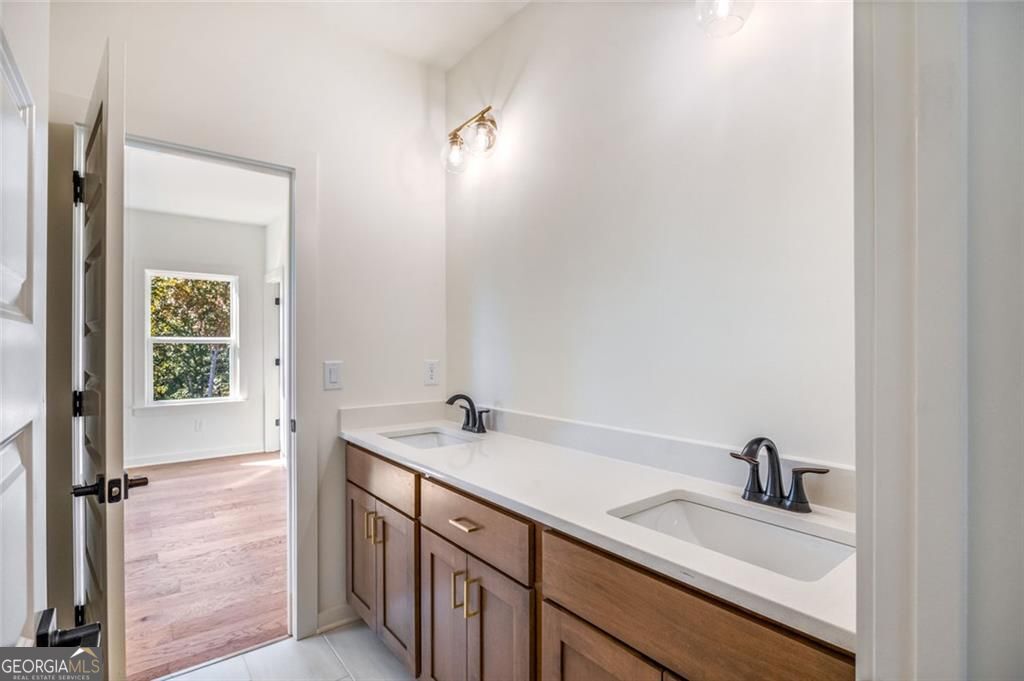 Gainesville, Georgia 30506, United States, 5 Bedrooms Bedrooms, ,5 BathroomsBathrooms,Residential,Active,222247