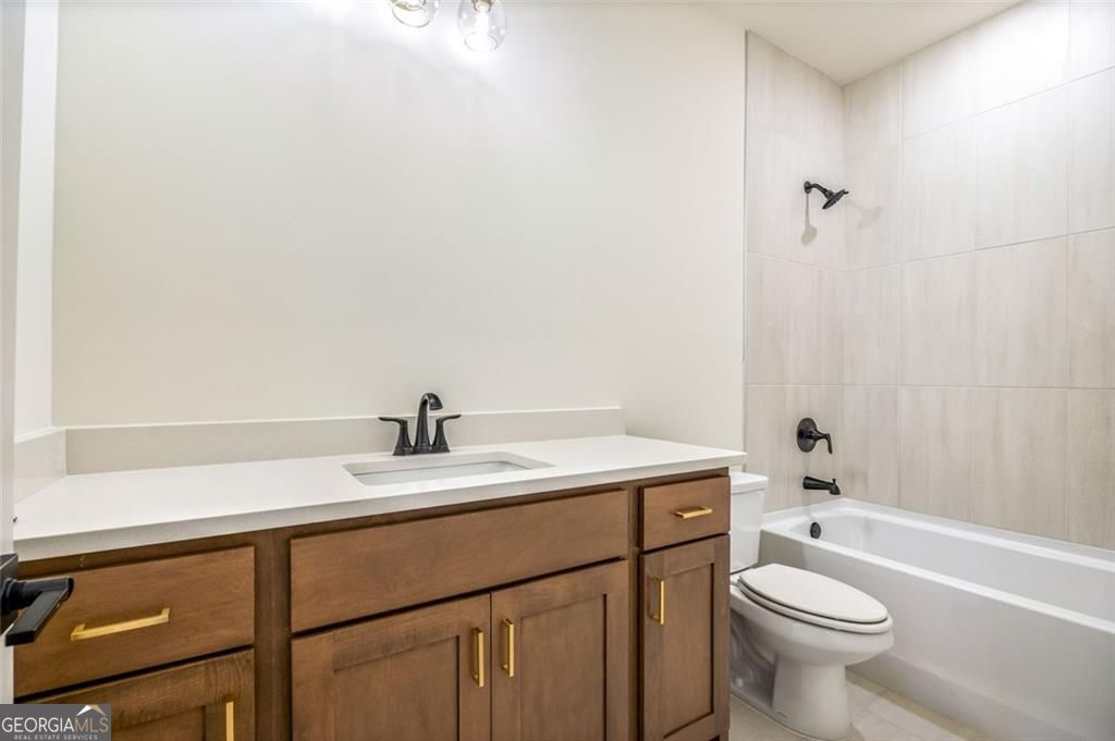 Gainesville, Georgia 30506, United States, 5 Bedrooms Bedrooms, ,5 BathroomsBathrooms,Residential,Active,222247