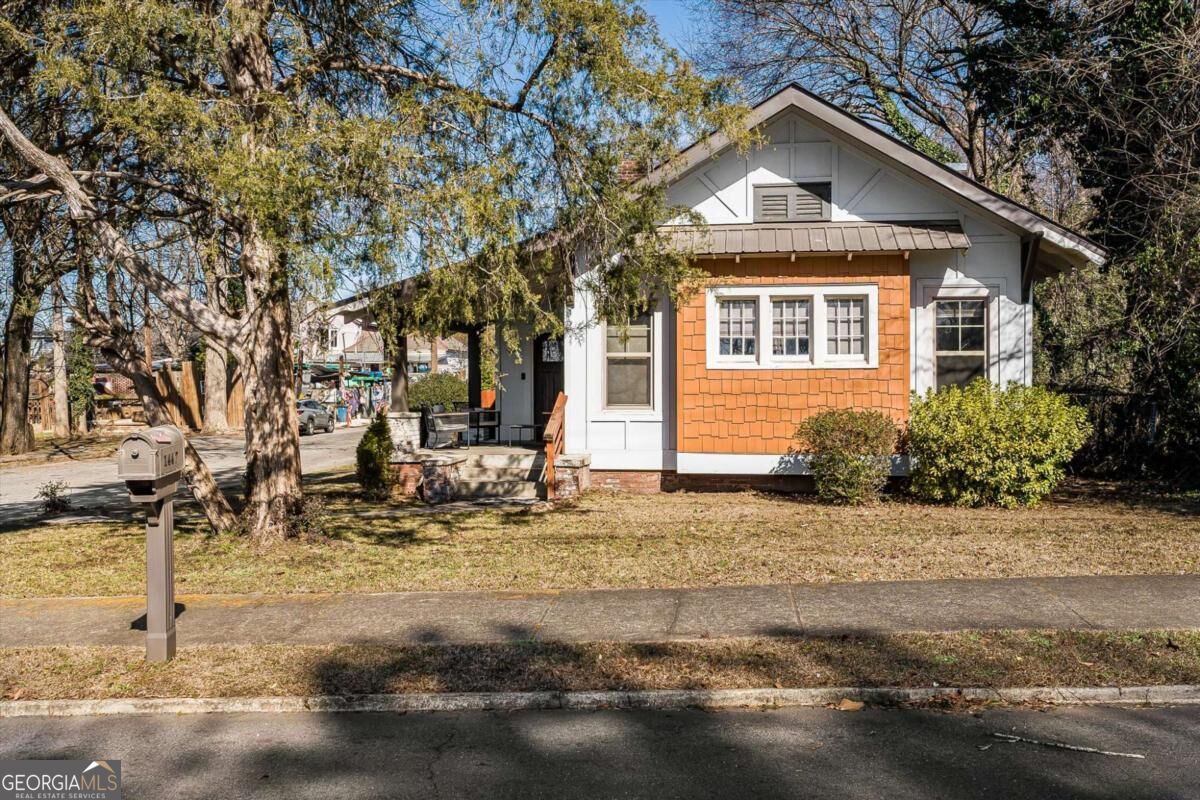 1447 Bryan AVE