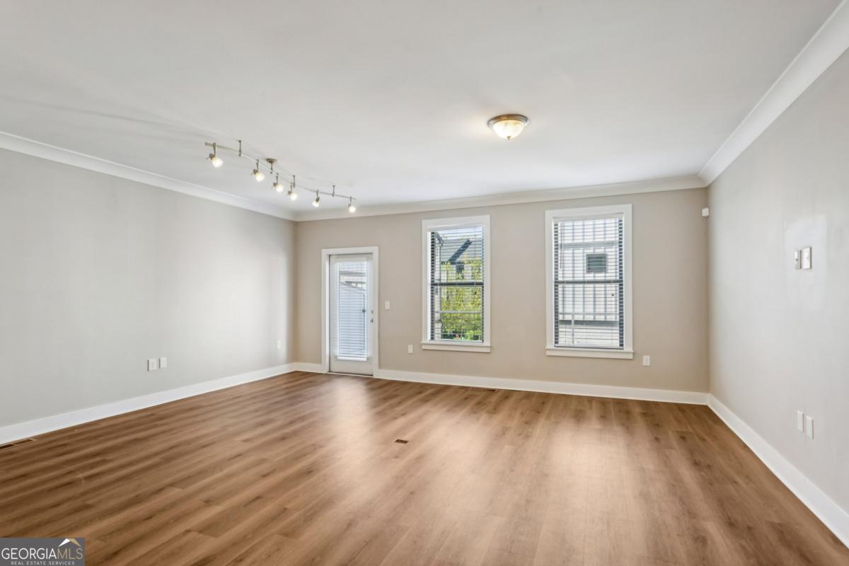 Riverside - Commercial Sale