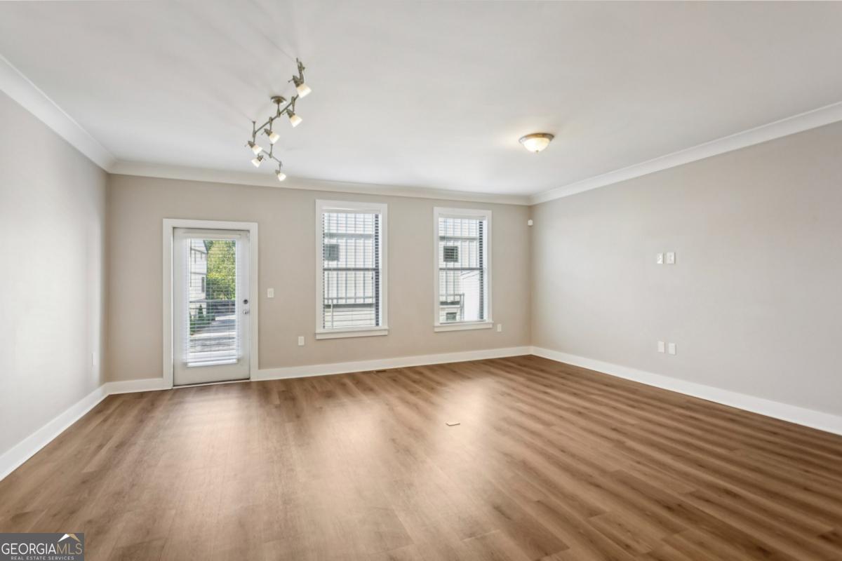 Riverside - Commercial Sale