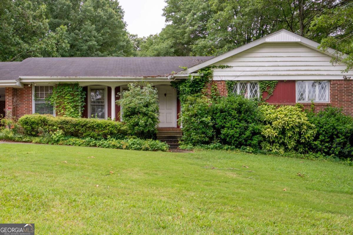 1395 CLAY RD SW