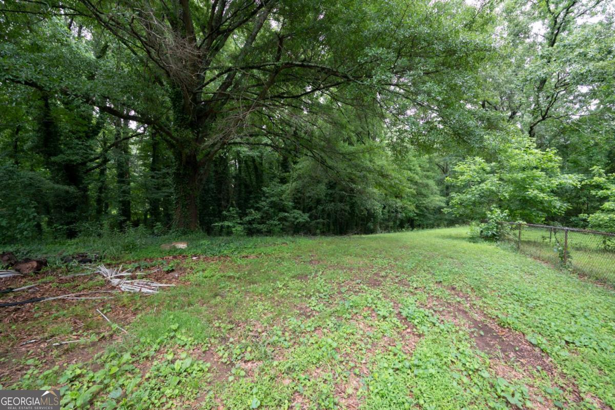 1395 CLAY RD SW