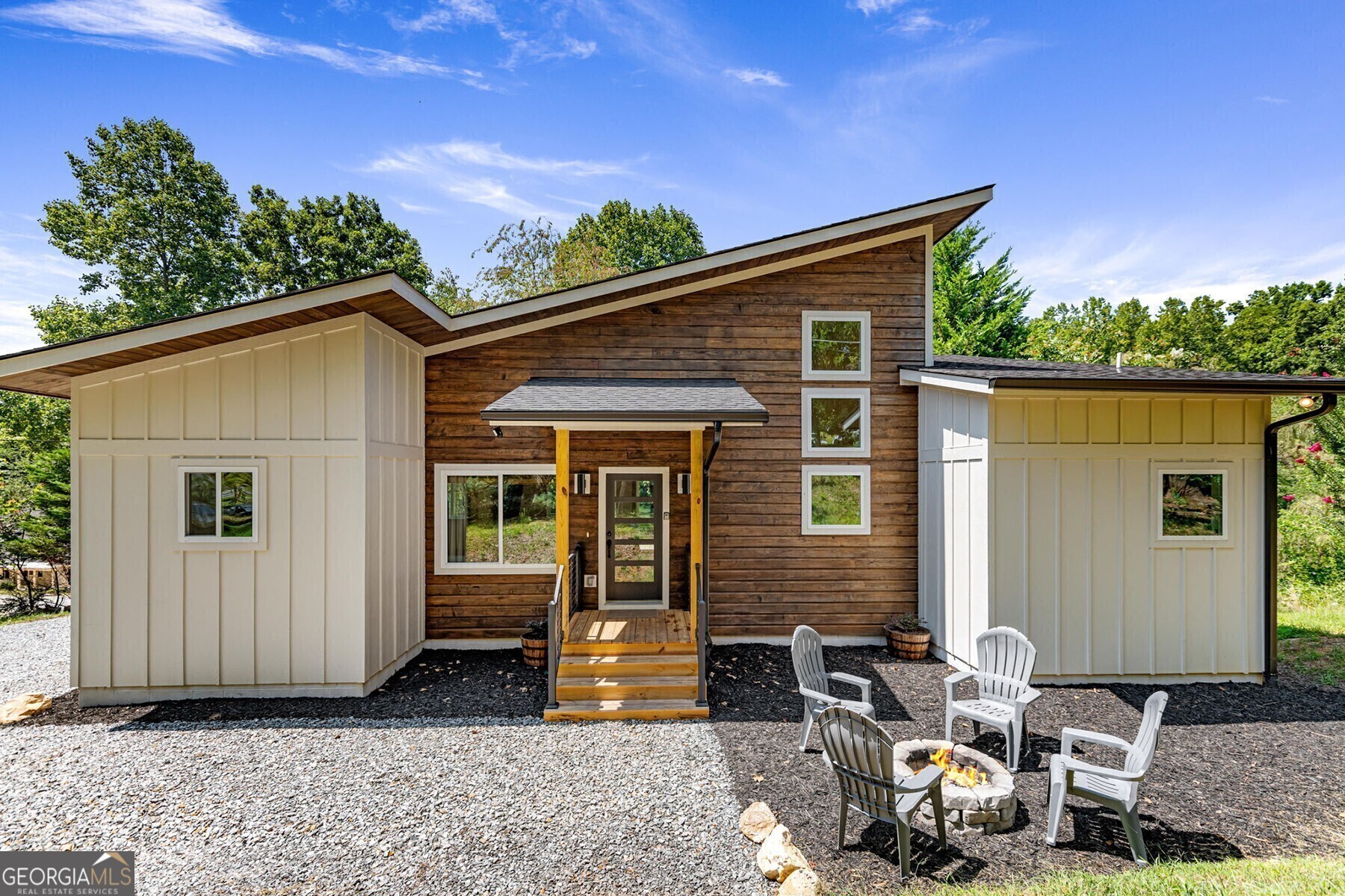 82 Circle DR
