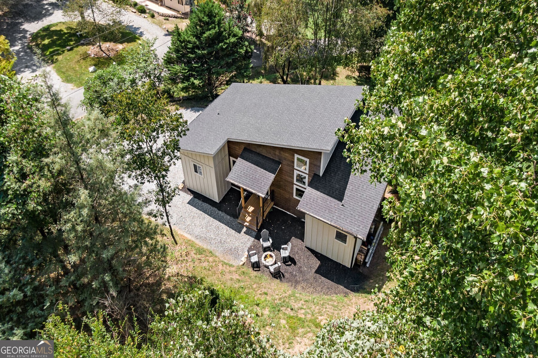 82 Circle DR