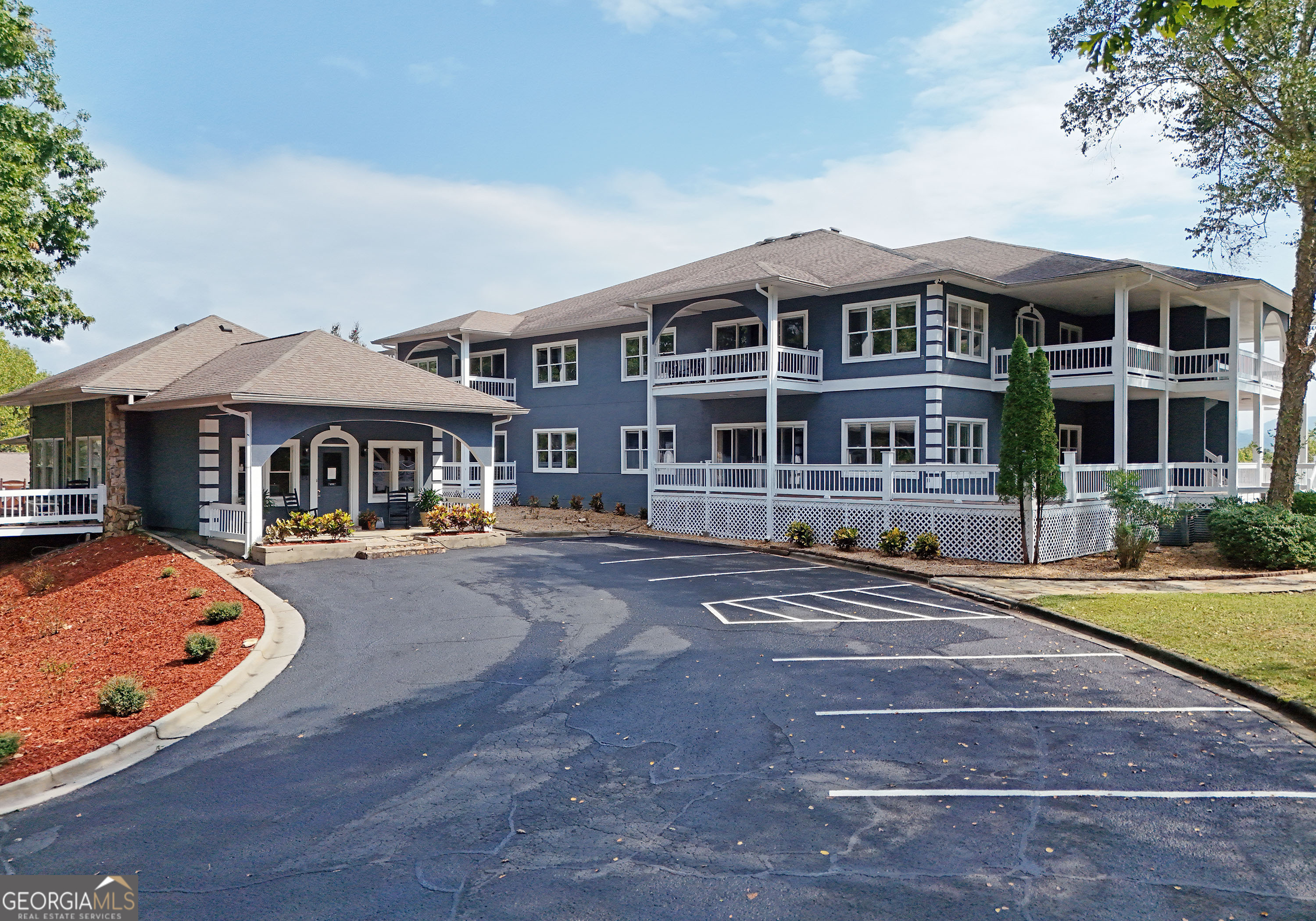 Whitepath Lodge and Resort - Commercial Sale