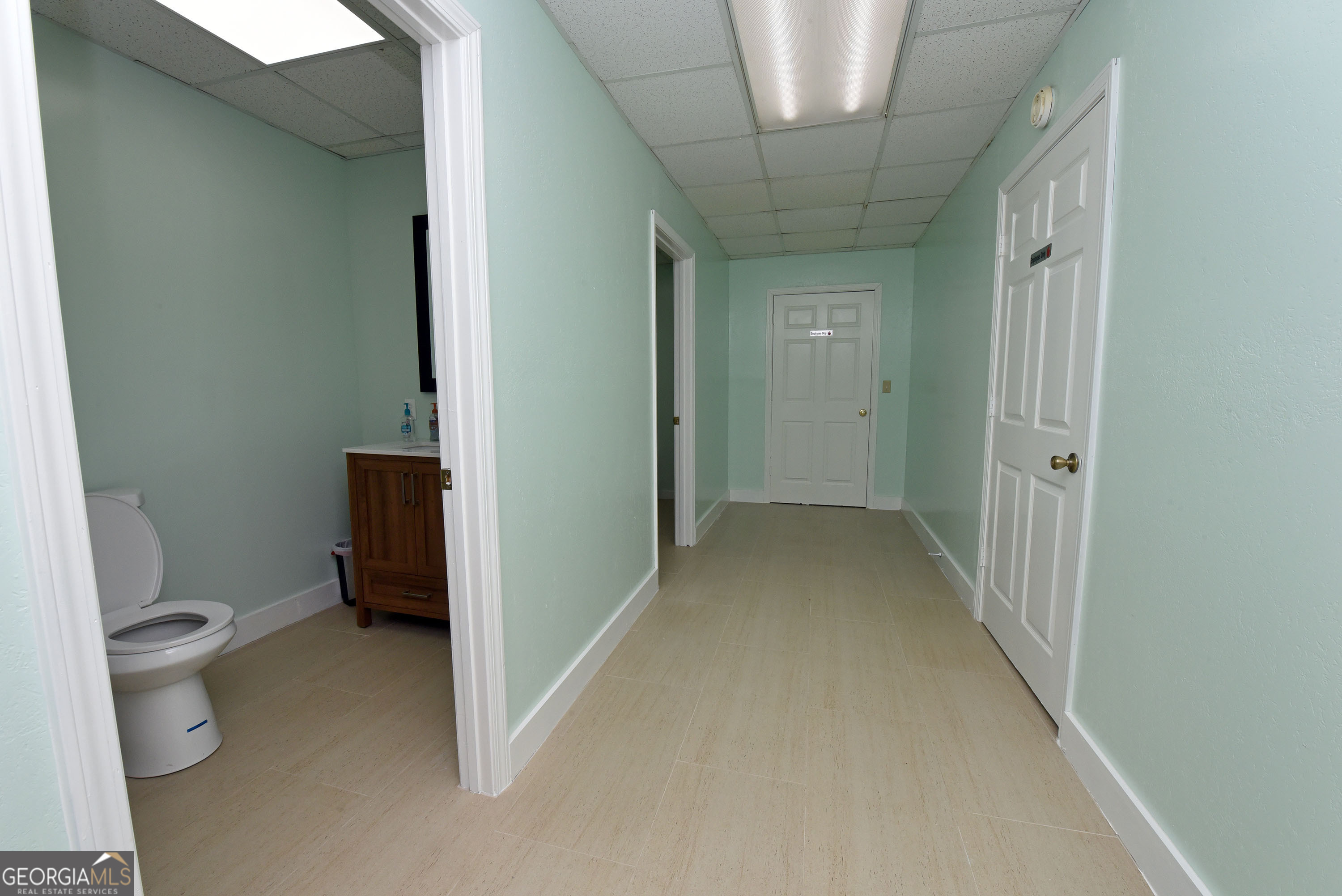 Whitepath Lodge and Resort - Commercial Sale