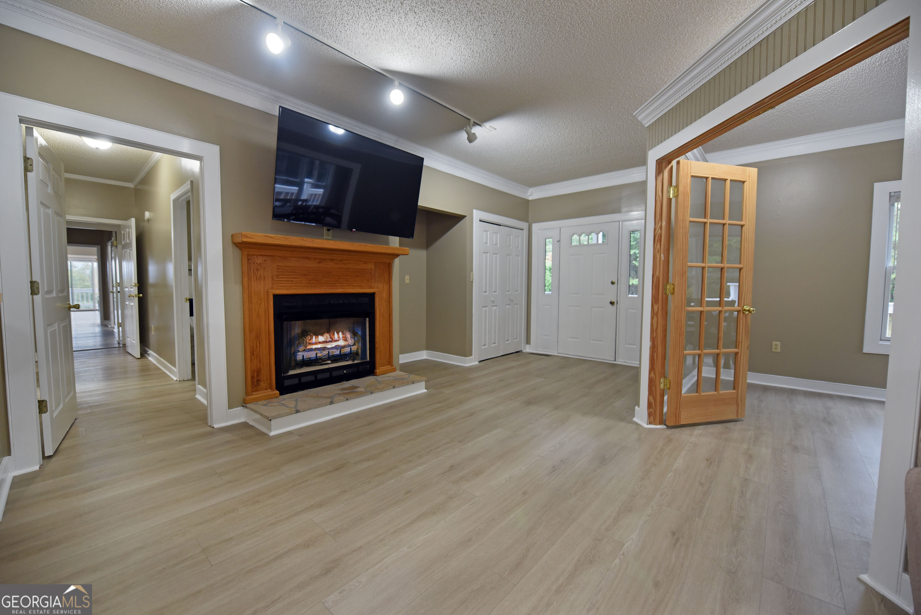 Whitepath Lodge and Resort - Commercial Sale