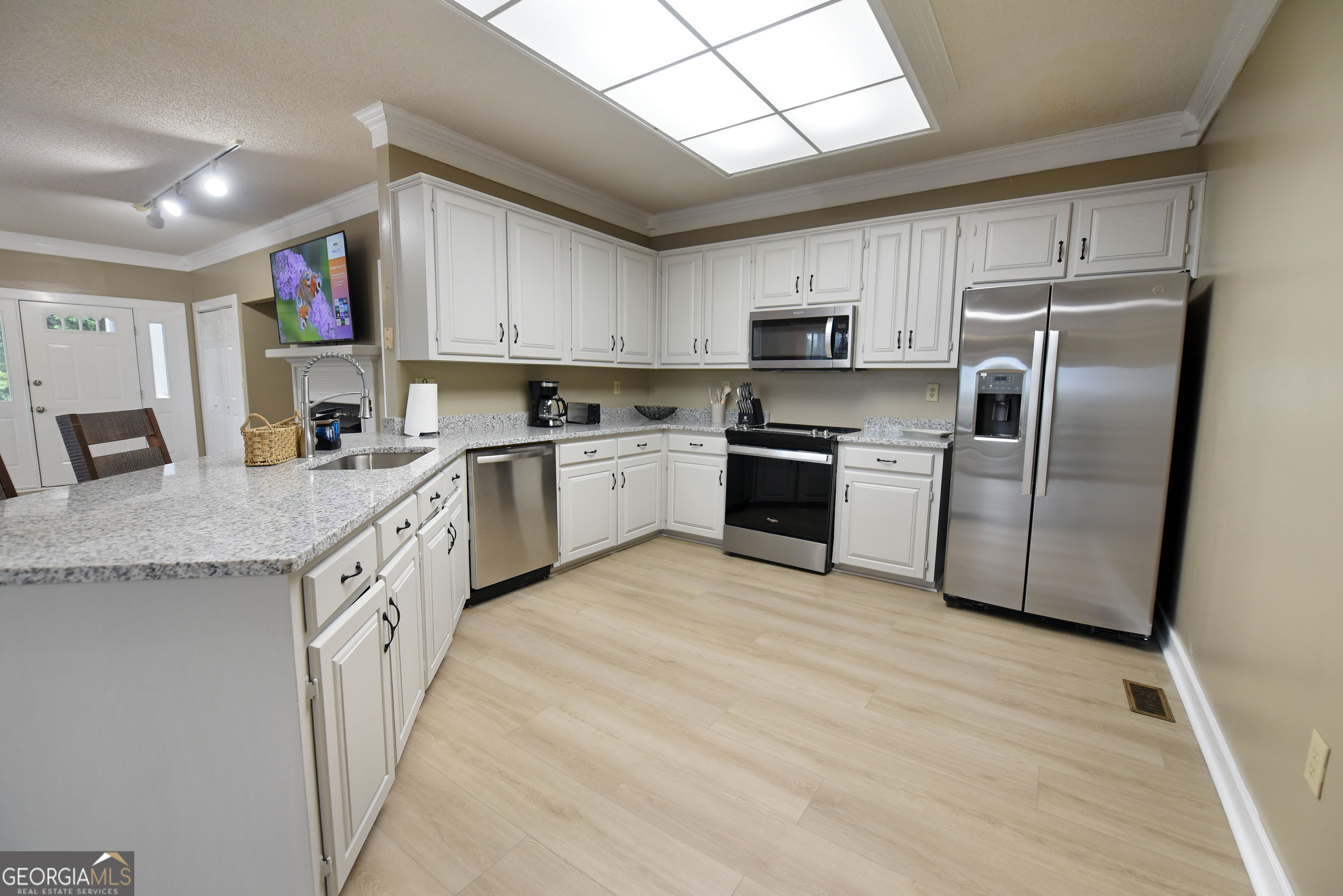 Whitepath Lodge and Resort - Commercial Sale