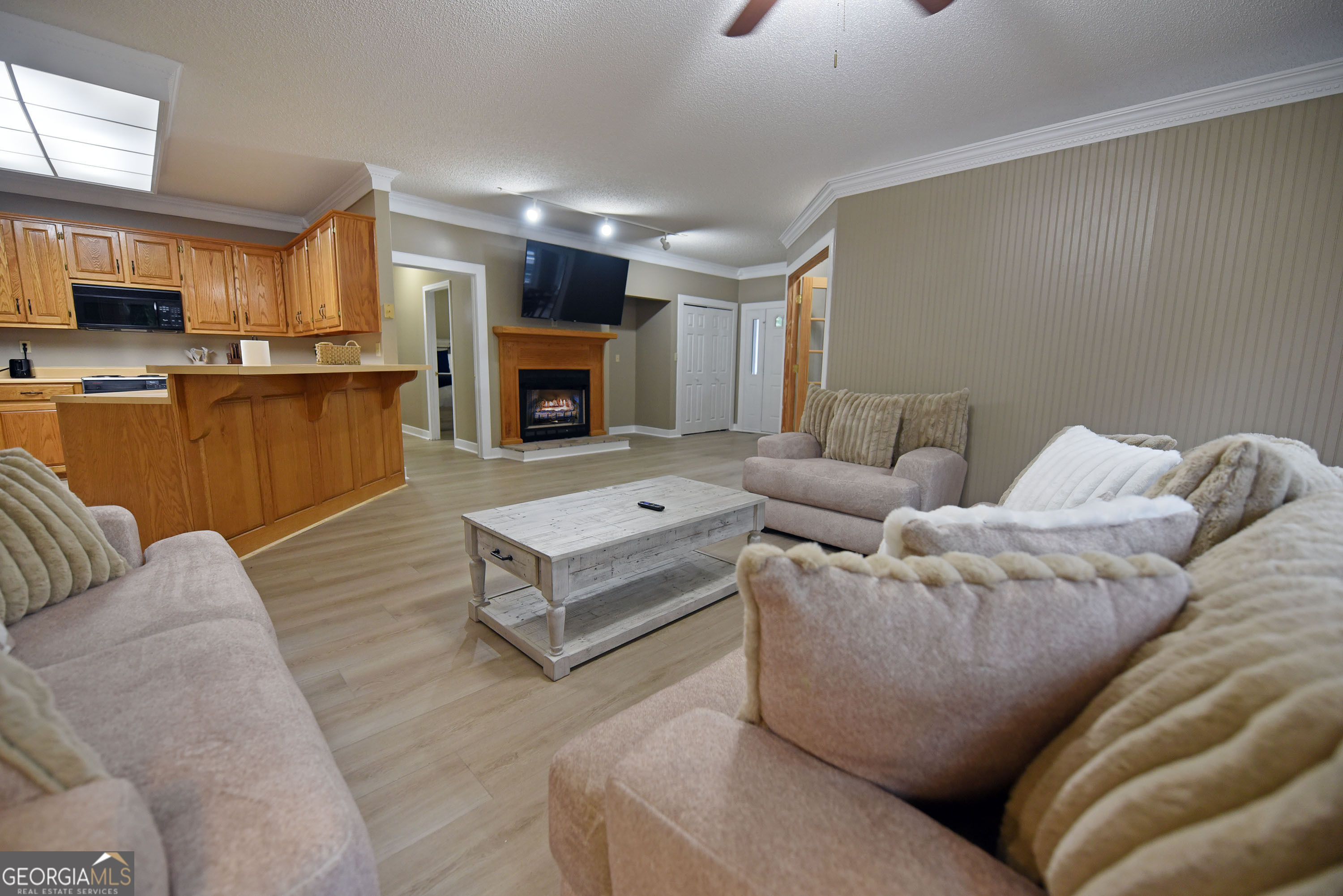 Whitepath Lodge and Resort - Commercial Sale