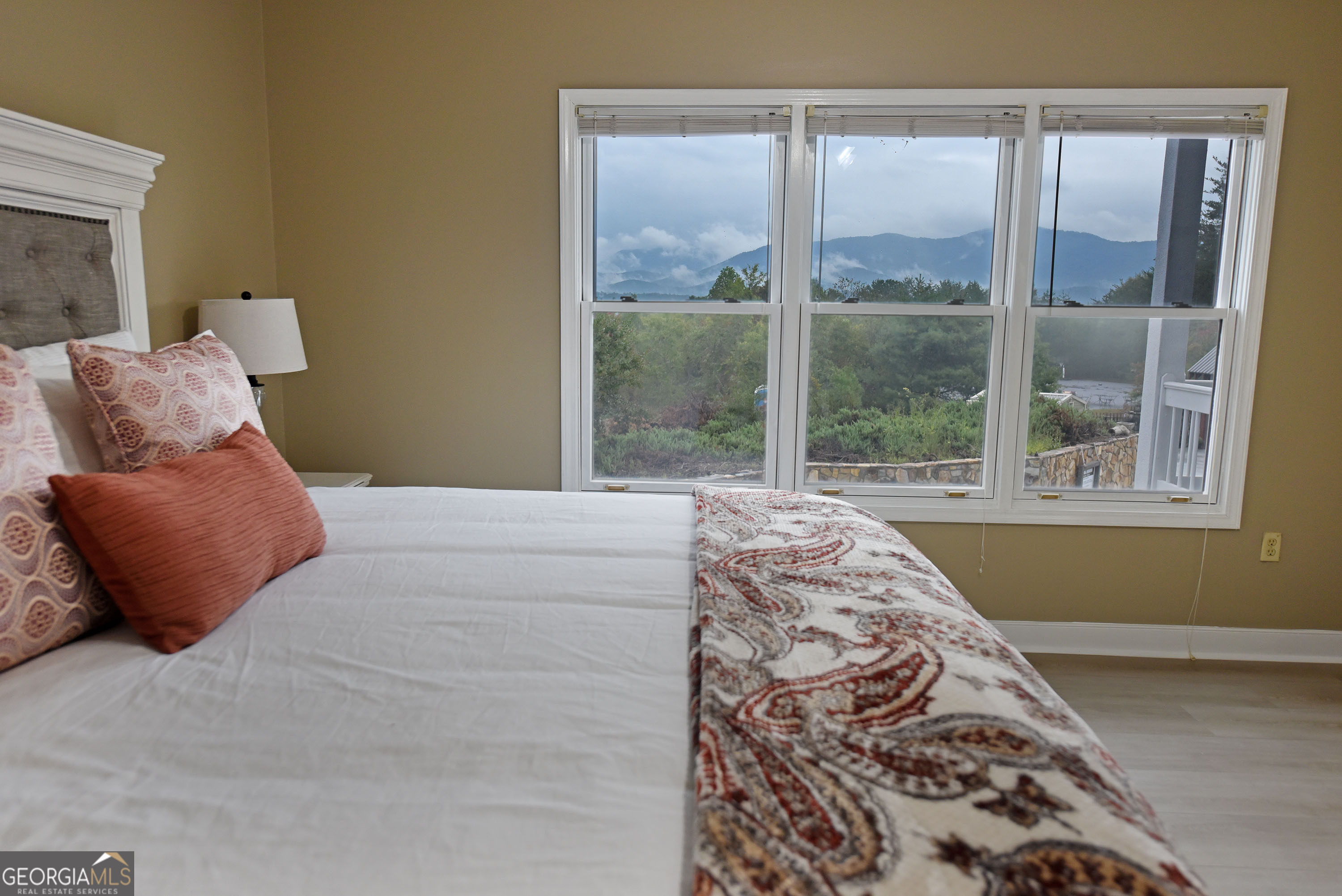 Whitepath Lodge and Resort - Commercial Sale