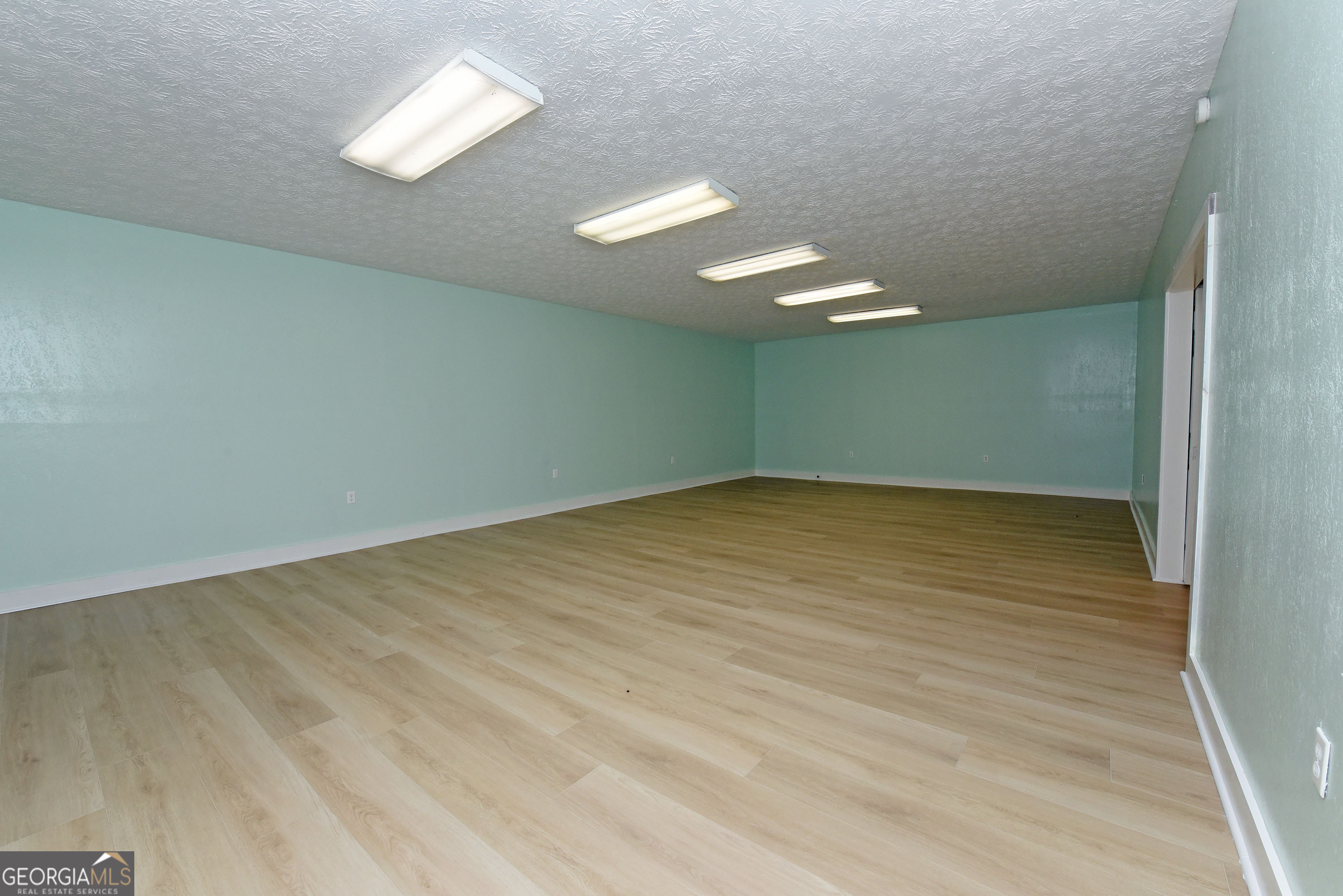 Whitepath Lodge and Resort - Commercial Sale