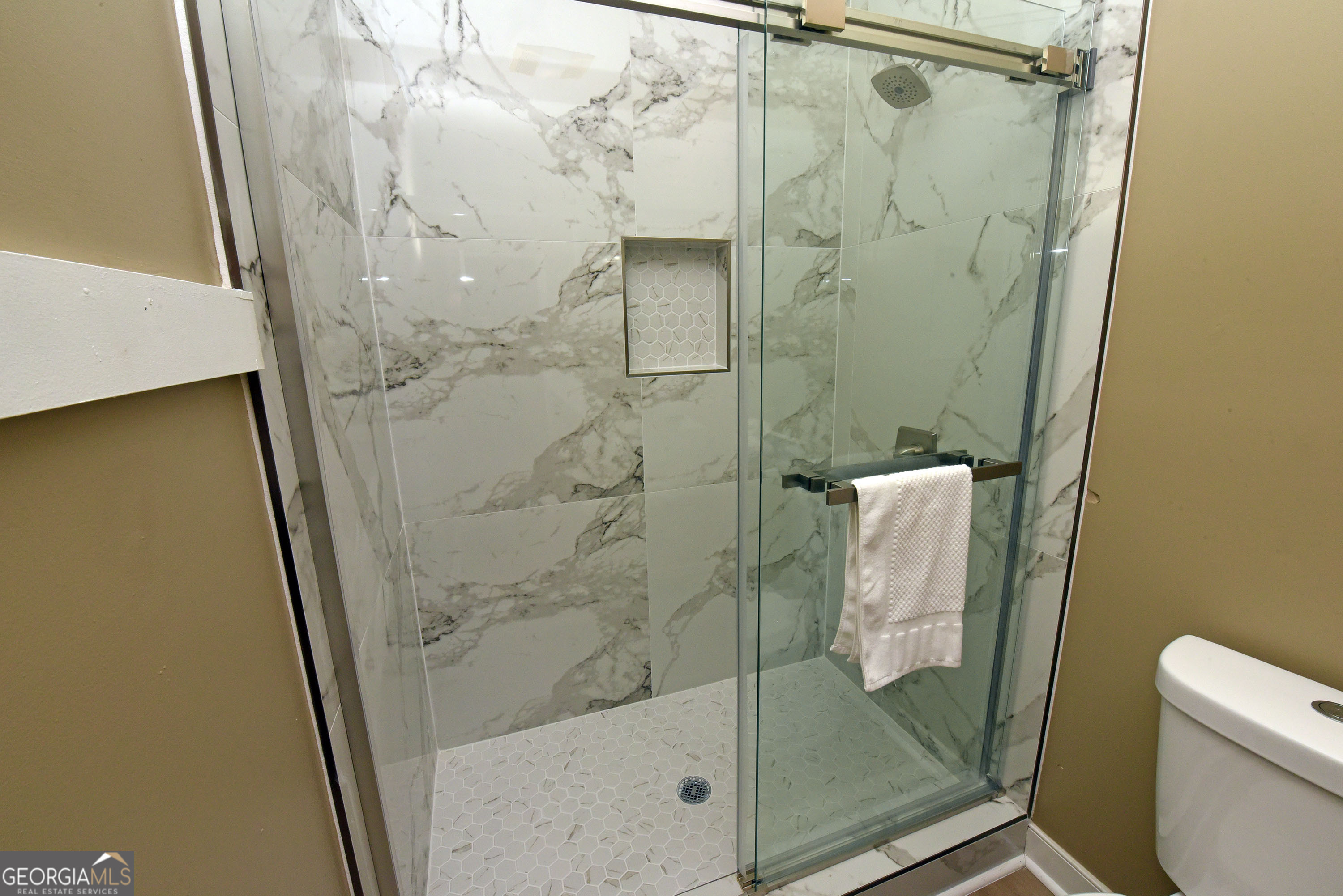 Whitepath Lodge and Resort - Commercial Sale