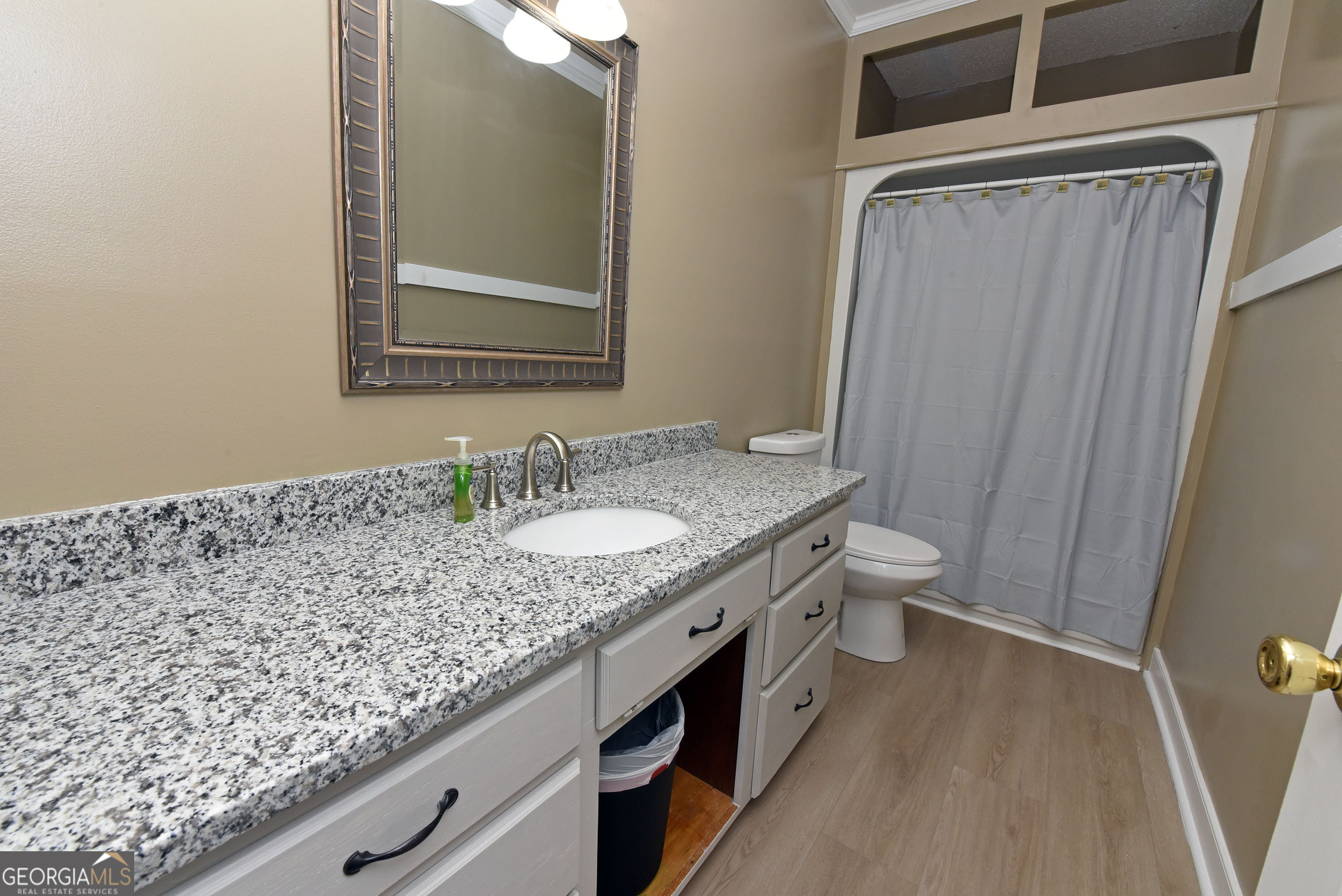 Whitepath Lodge and Resort - Commercial Sale