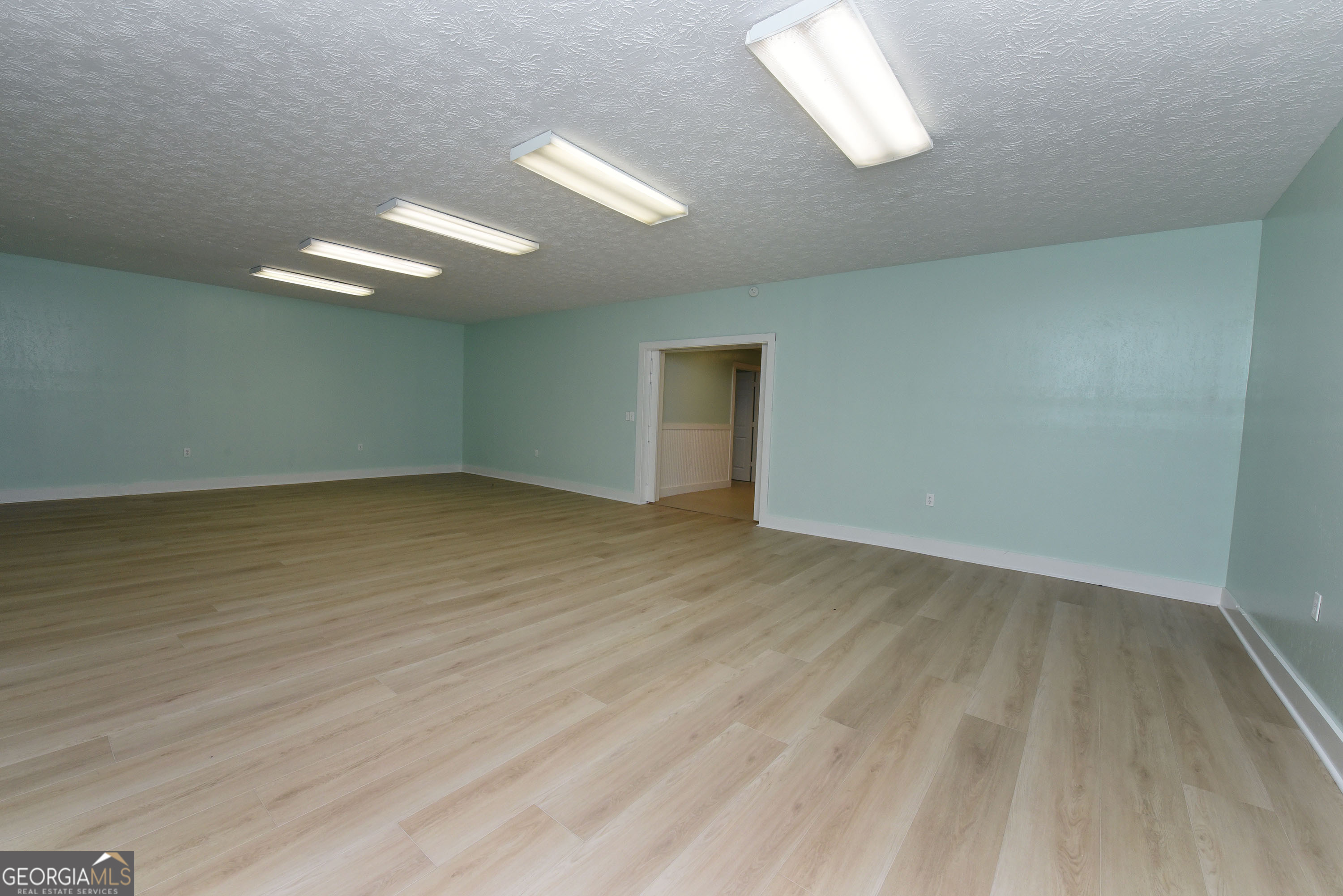 Whitepath Lodge and Resort - Commercial Sale