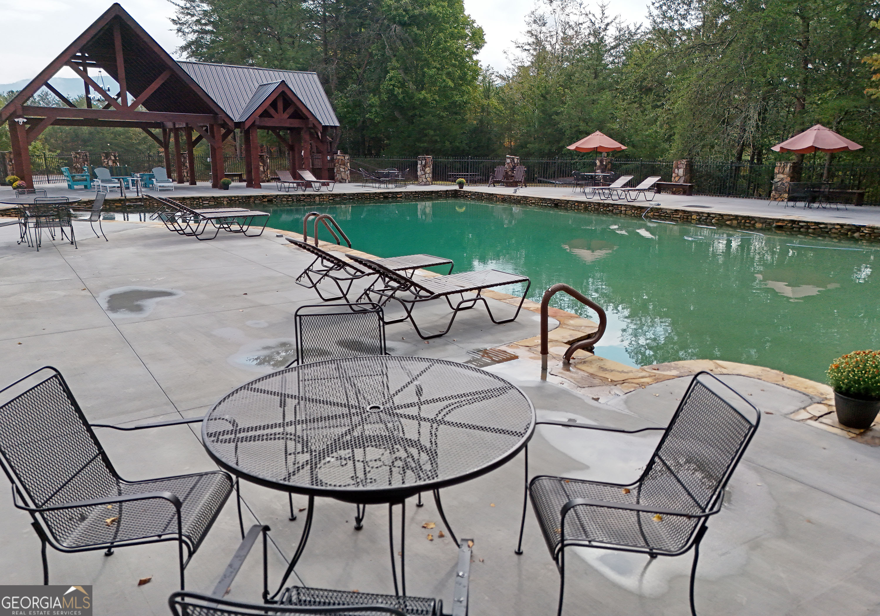 Whitepath Lodge and Resort - Commercial Sale