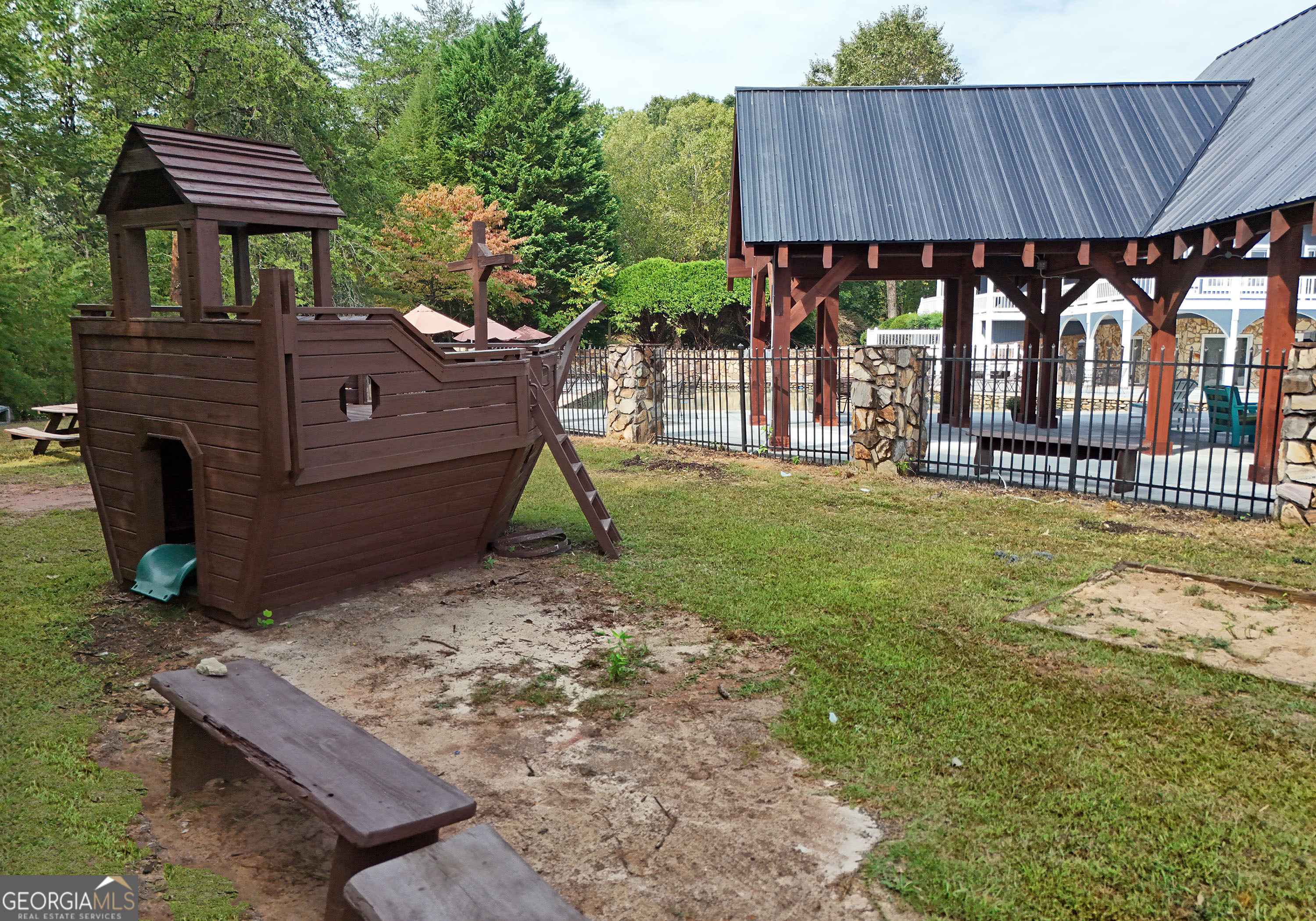 Whitepath Lodge and Resort - Commercial Sale