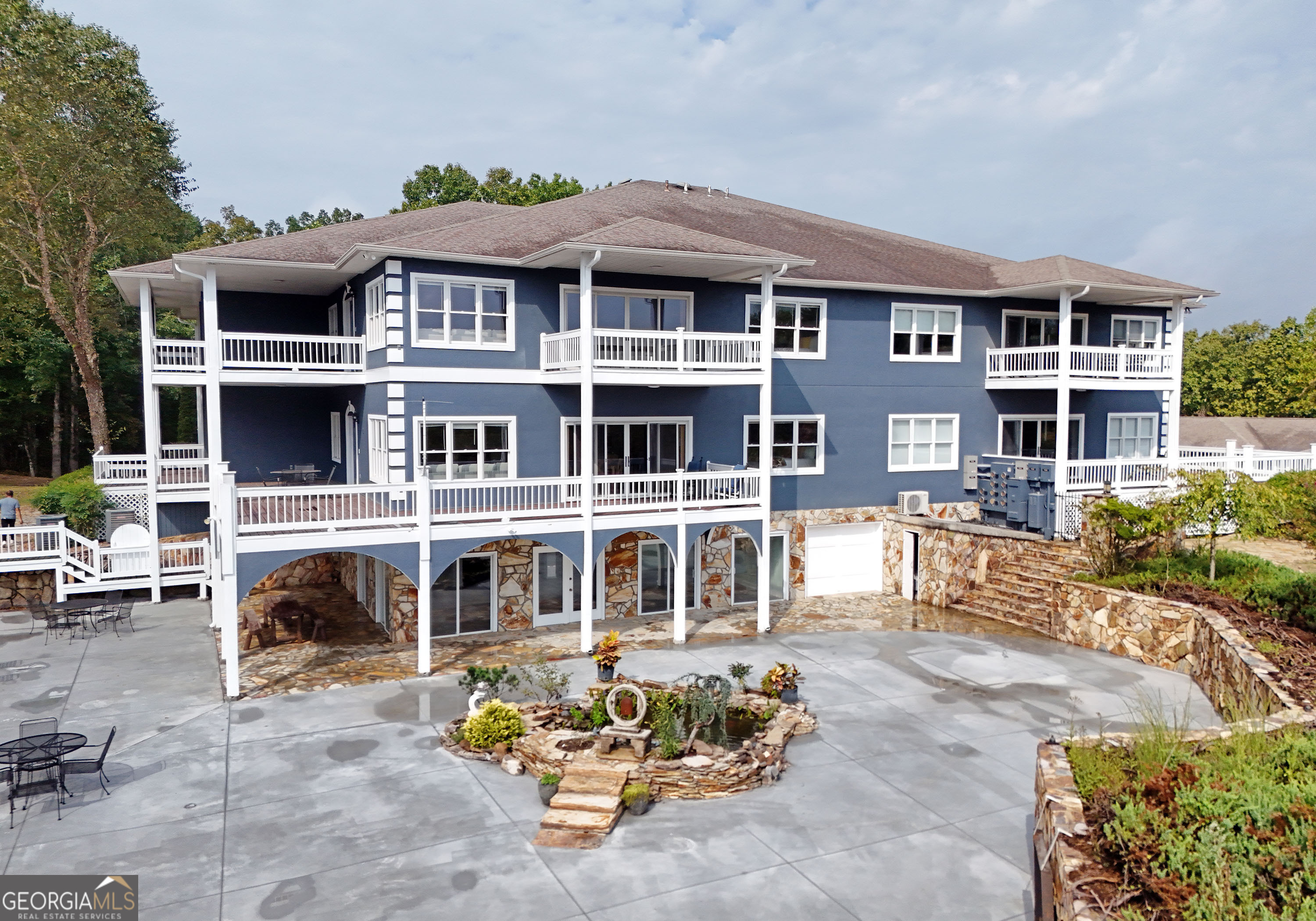 Whitepath Lodge and Resort - Commercial Sale