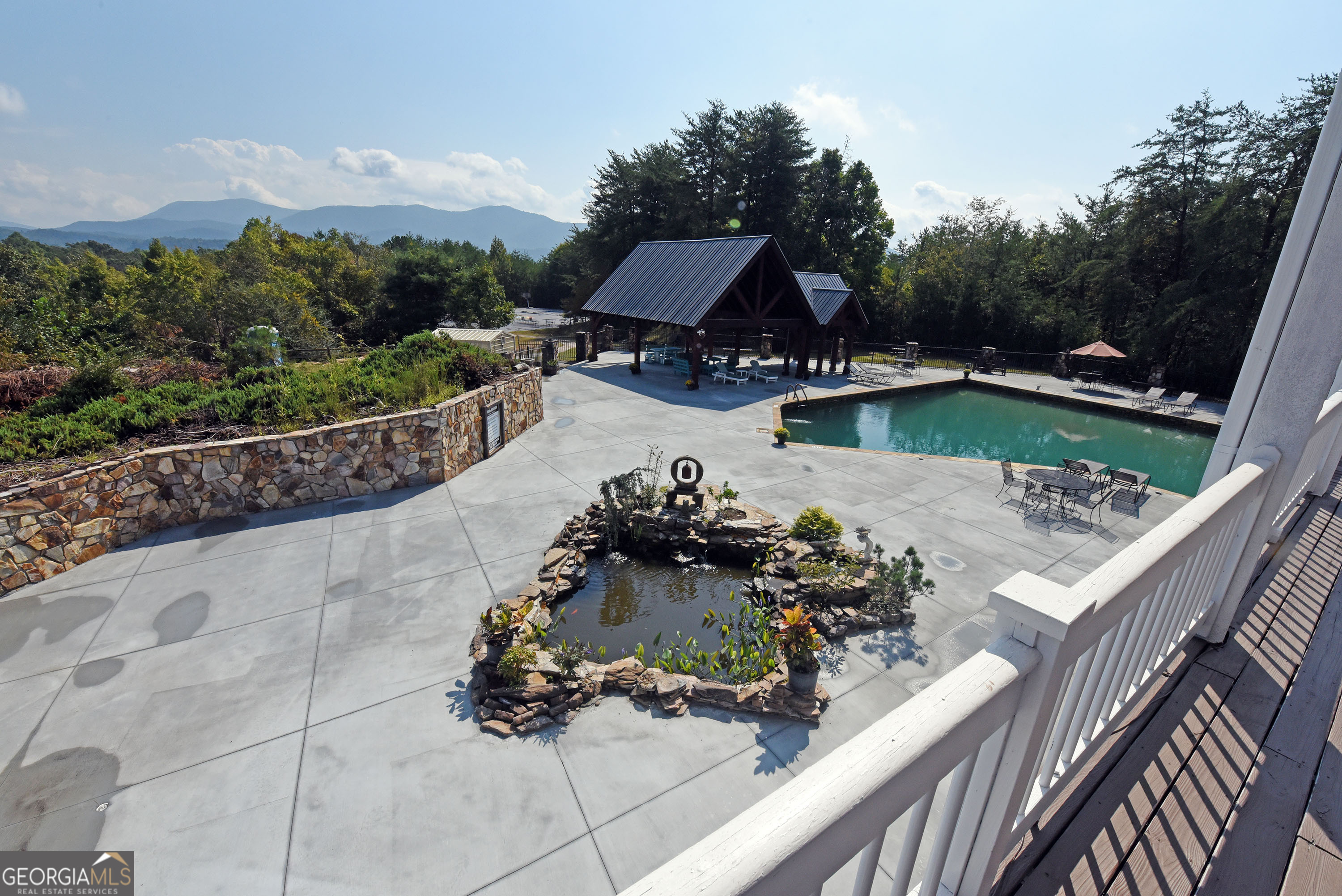 Whitepath Lodge and Resort - Commercial Sale