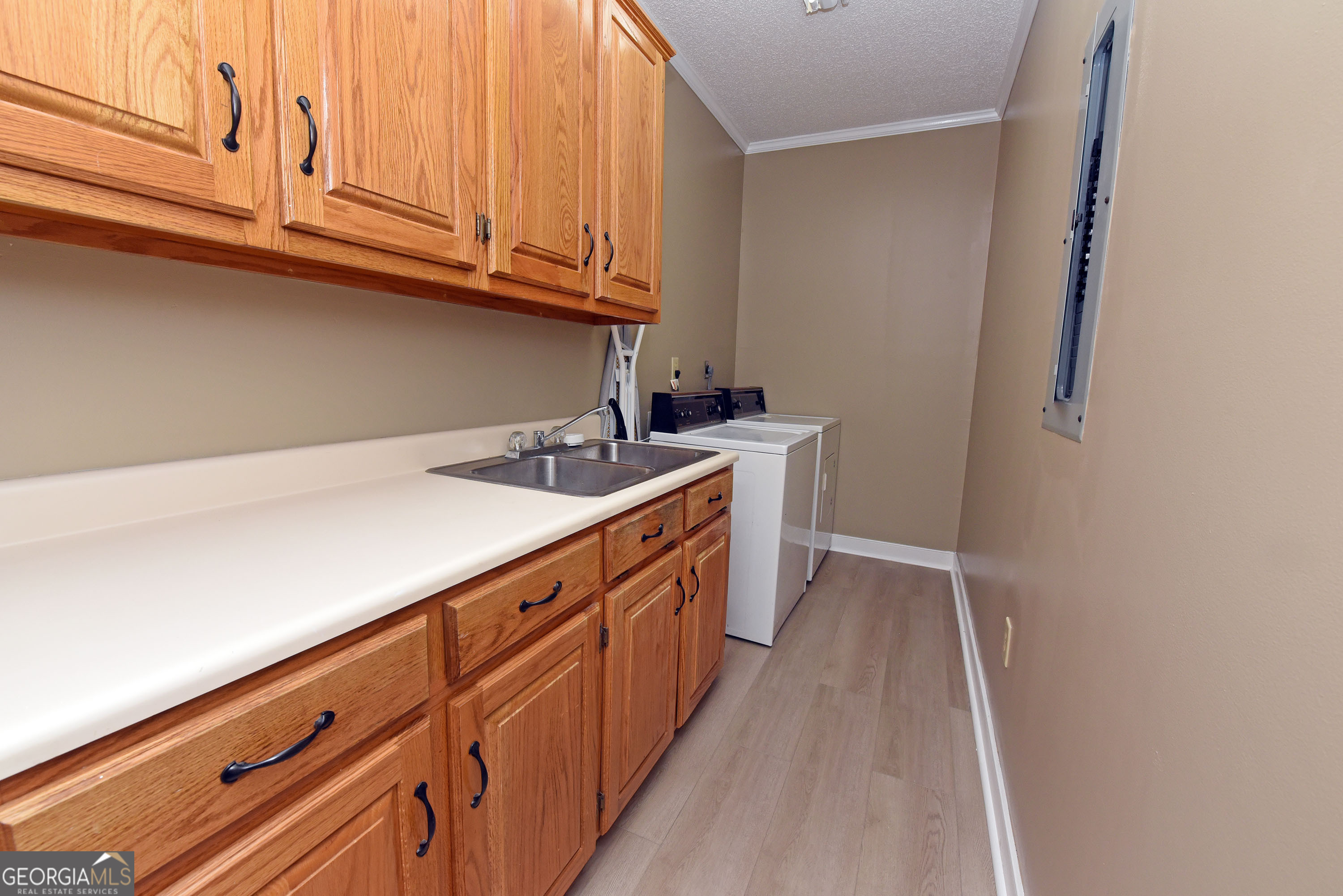 Whitepath Lodge and Resort - Commercial Sale