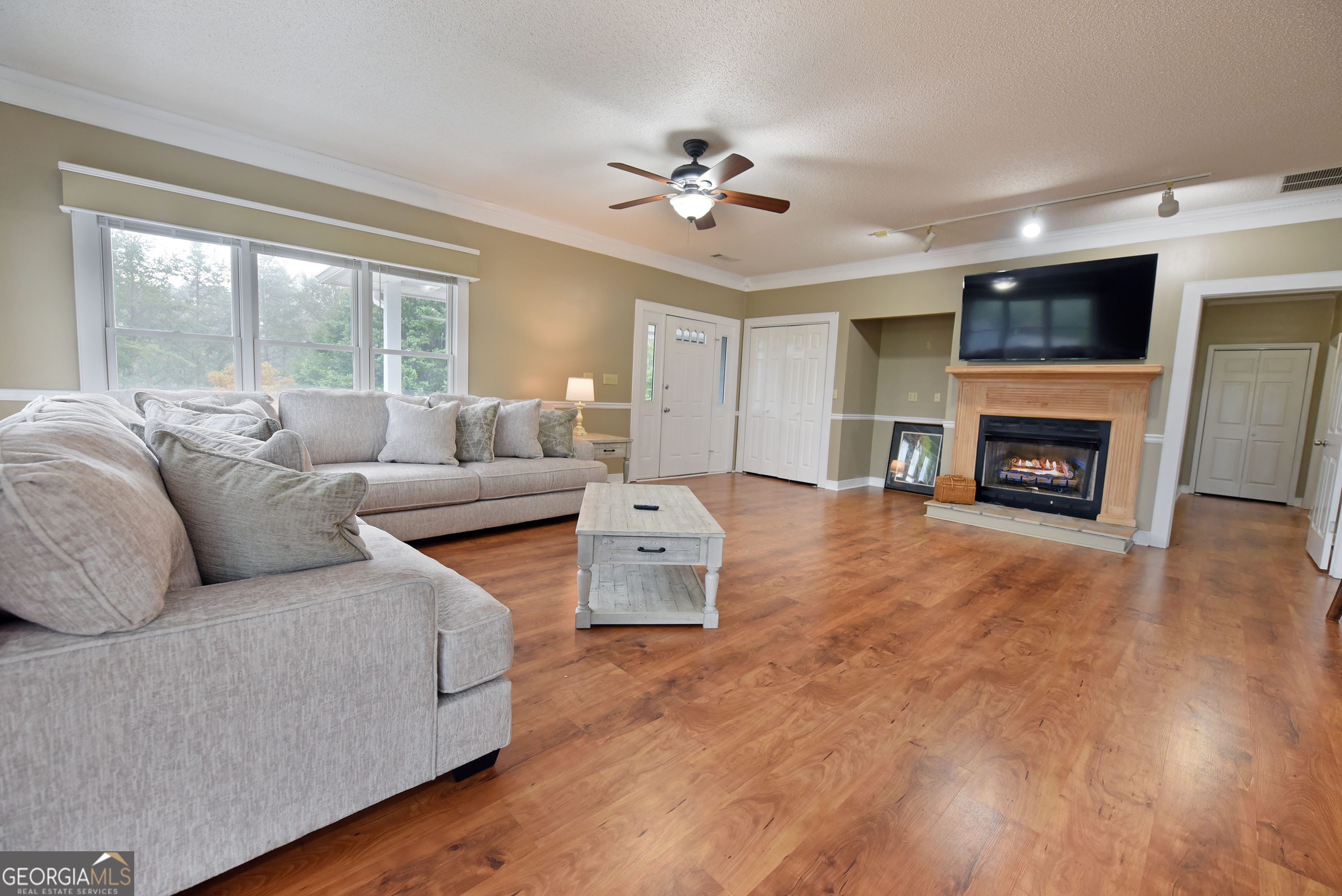 Whitepath Lodge and Resort - Commercial Sale