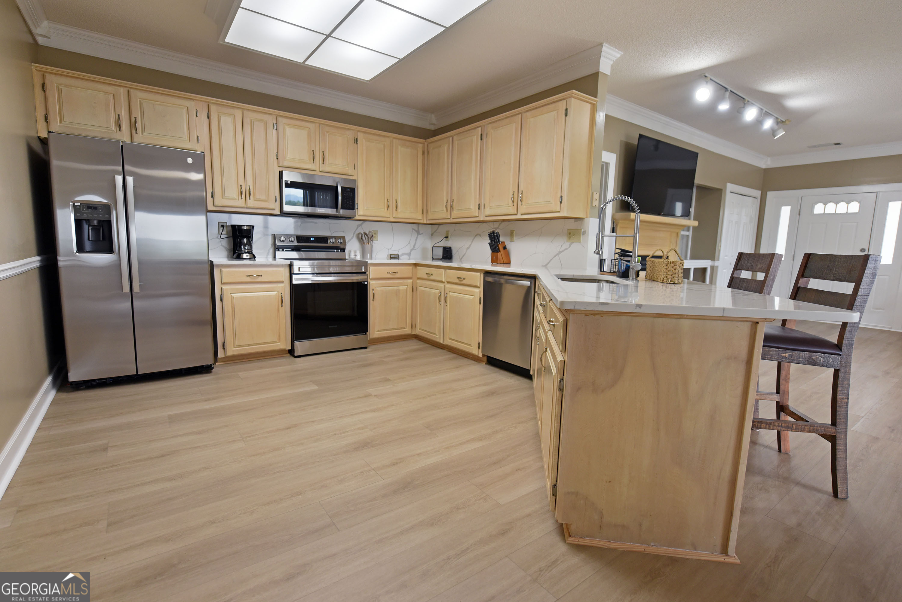 Whitepath Lodge and Resort - Commercial Sale