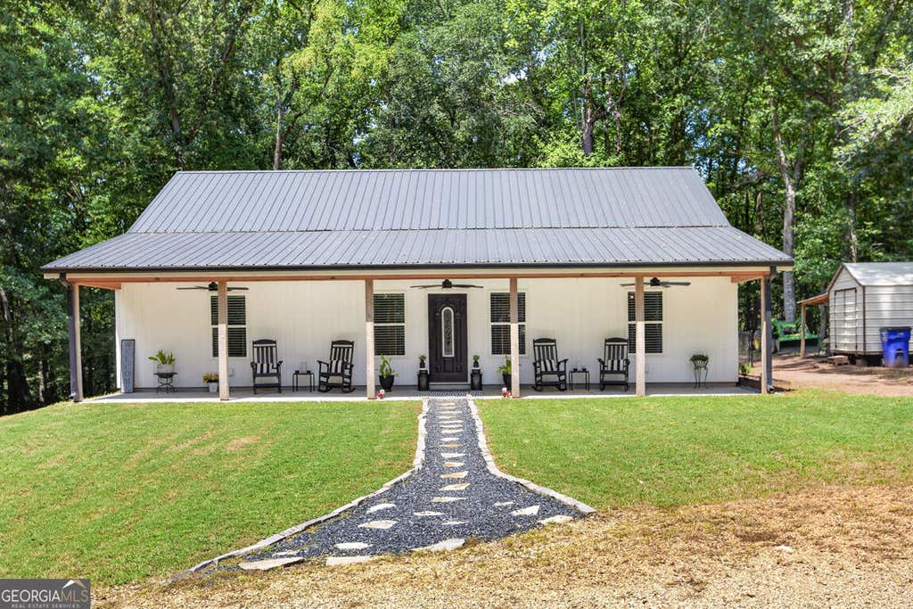 Photo of 206 Lake Oglethorpe Drive, Arnoldsville, GA 30619 (MLS # 10826506)