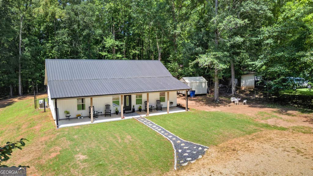 Photo of 206 Lake Oglethorpe Drive, Arnoldsville, GA 30619 (MLS # 10826506)