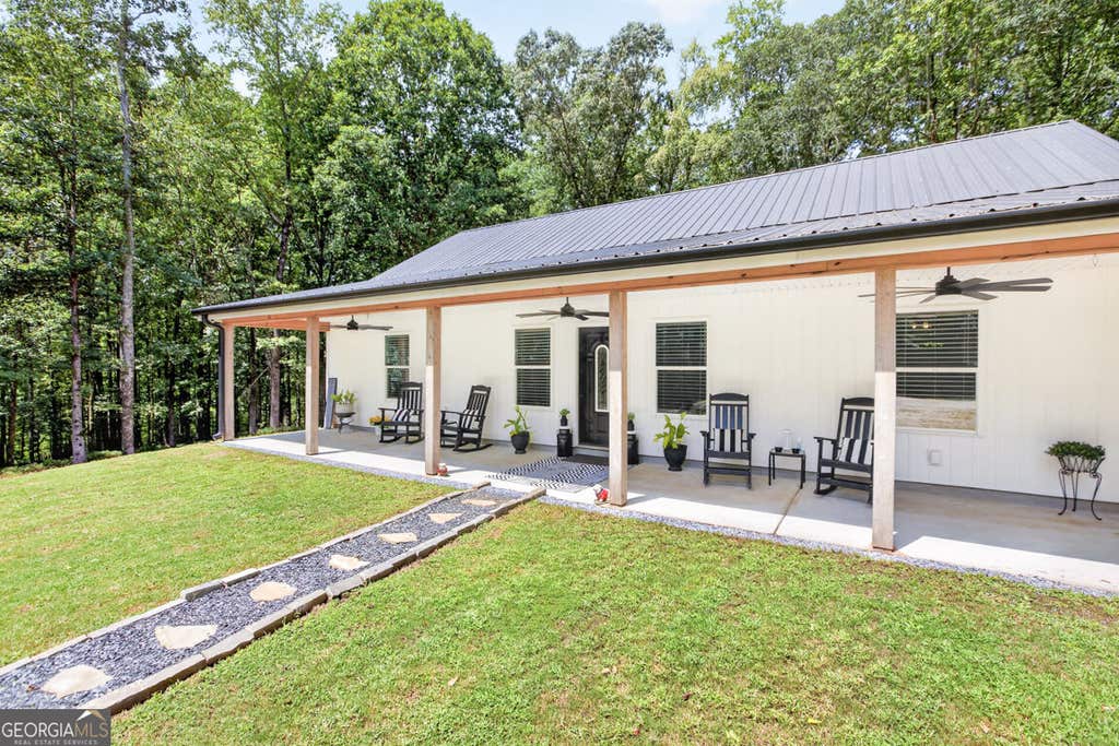 Photo of 206 Lake Oglethorpe Drive, Arnoldsville, GA 30619 (MLS # 10826506)