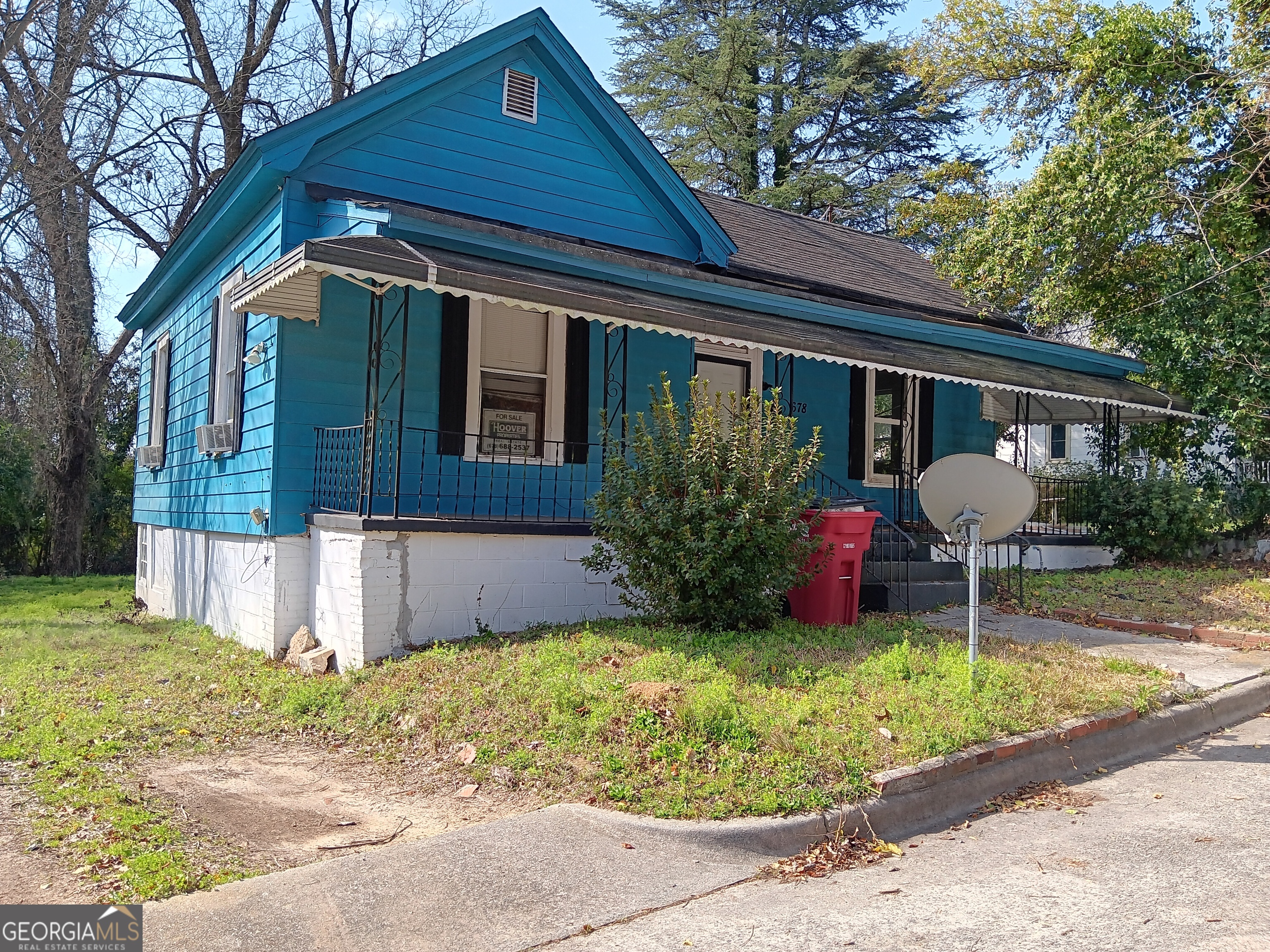 Spacious 2 bedrooms, 1 bath, living room, dining room, enclosed back porch area, nice front porch and level back yard. Some new windows, new flooring, new tile in bath and kitchen. Convenient to interstate, shopping, and Mercer University, etc.. Property being sold "As-Is".